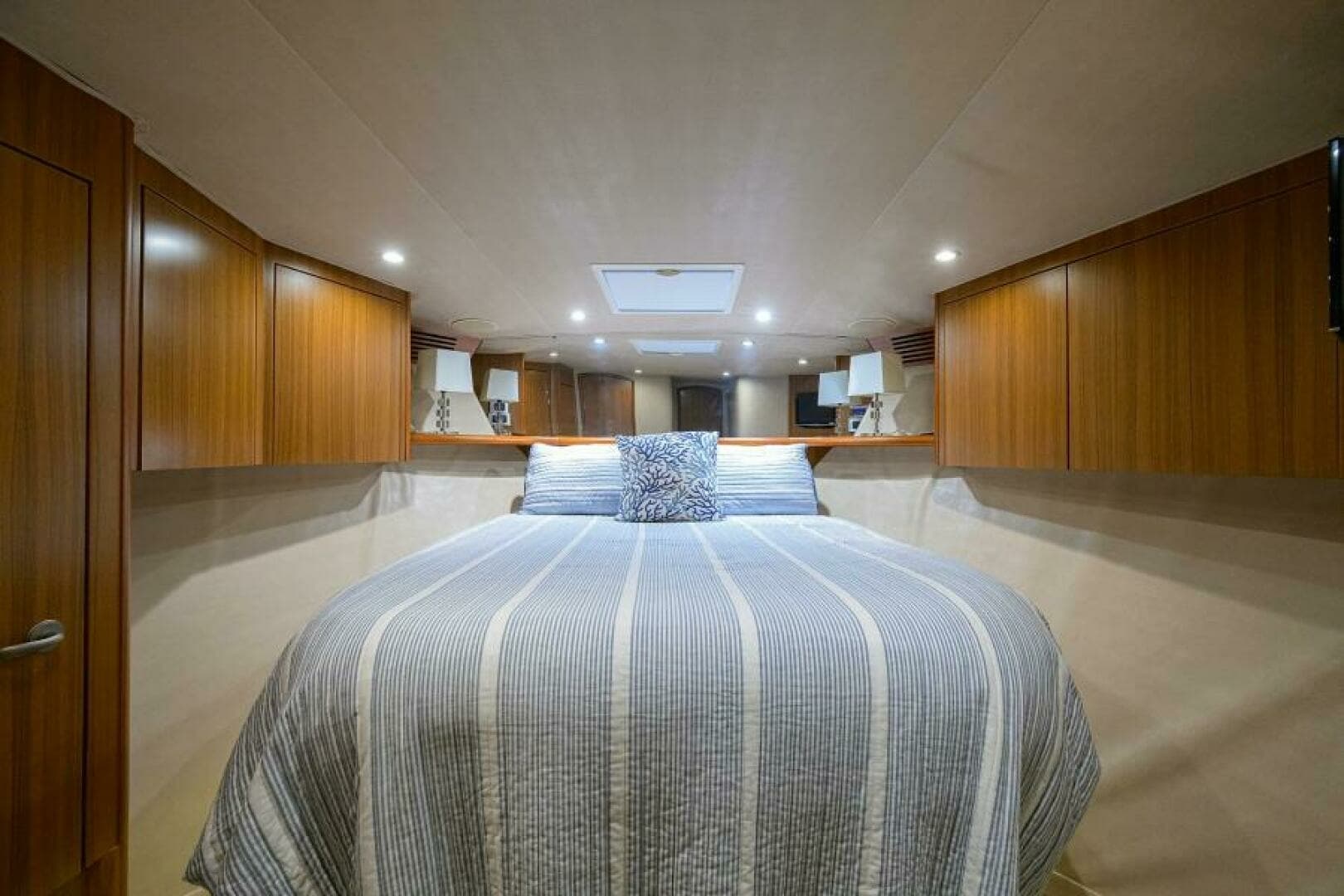 2008 Viking 60 Convertible - Image 40