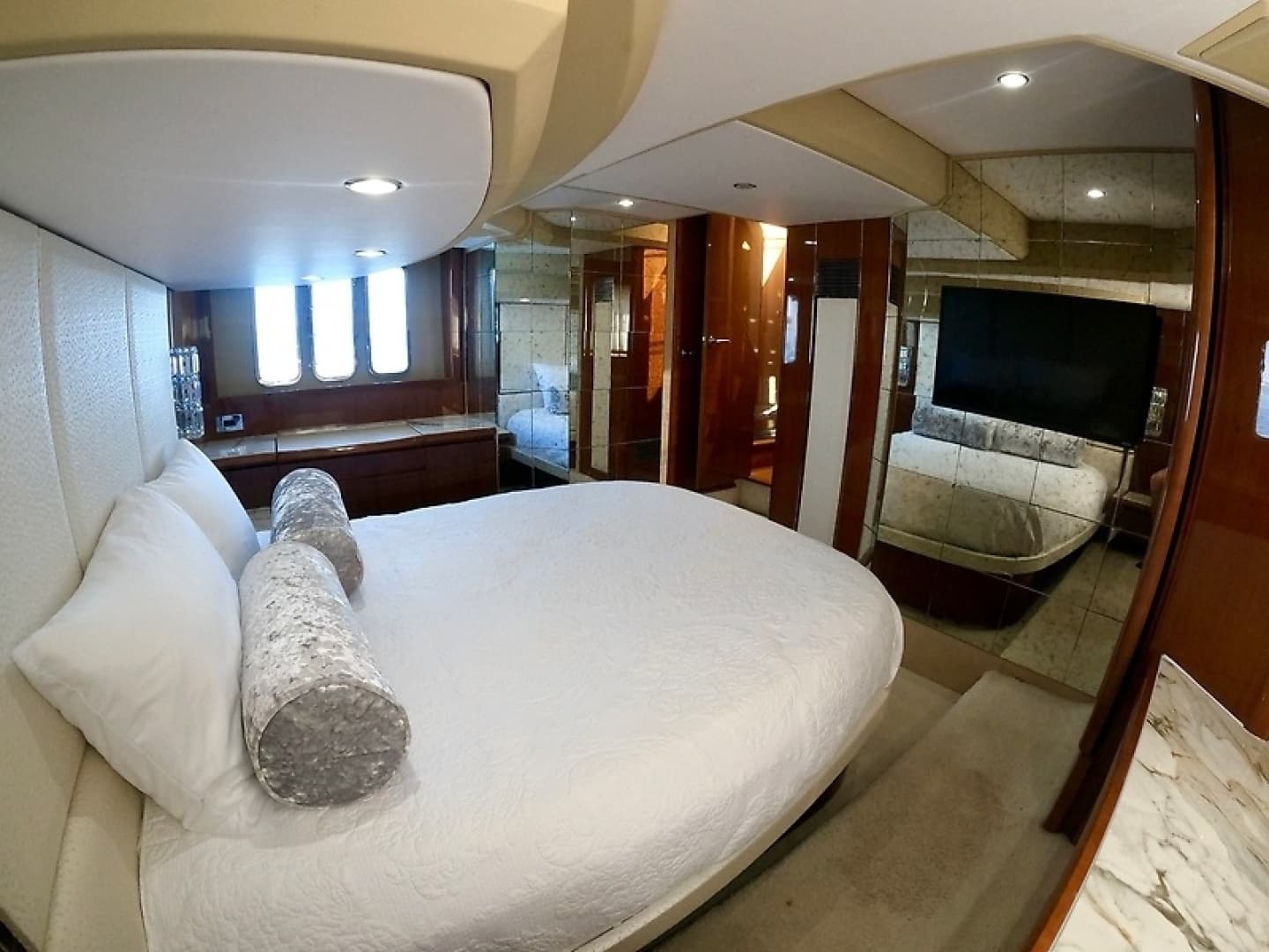 2009 Princess F54 flybridge - Image 38