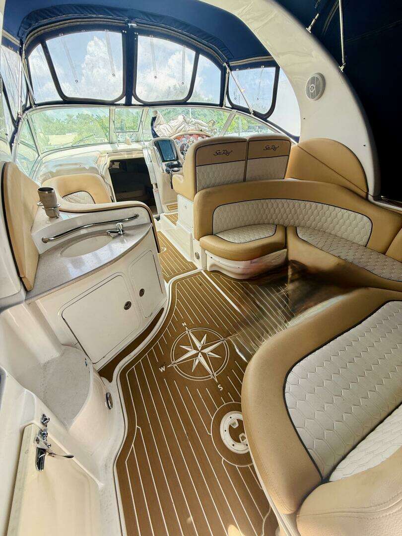 2004 Sea Ray 320 Sundancer - Image 10