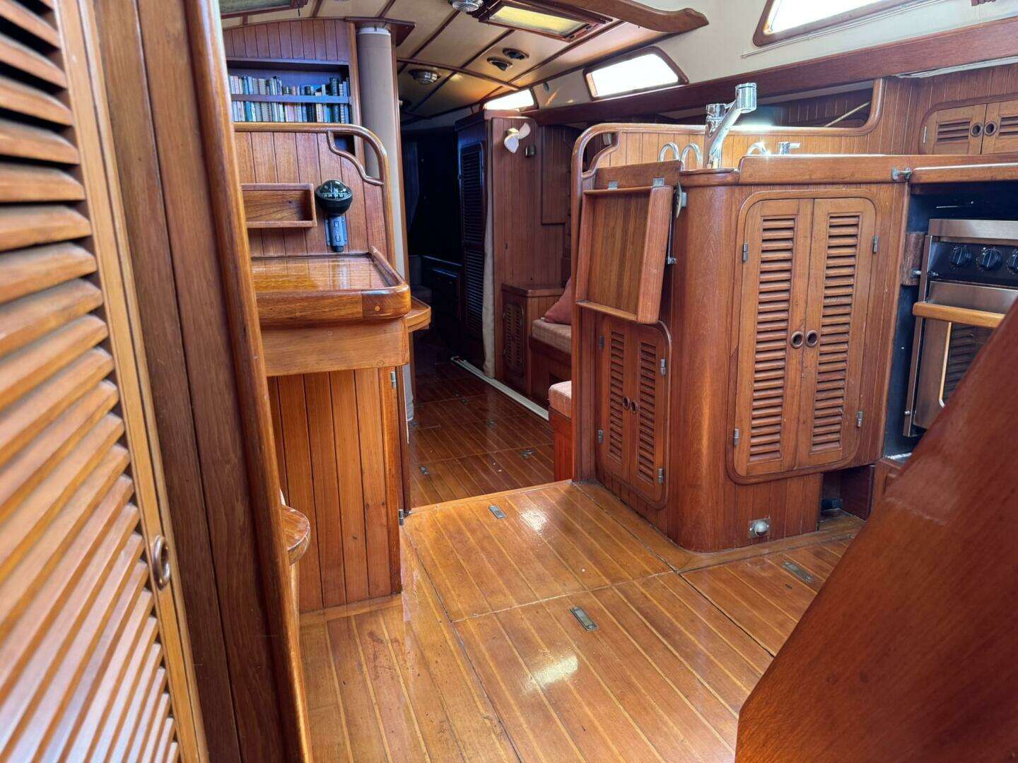 1987 Tayana 42 Vancover Aft Cabin - Image 125