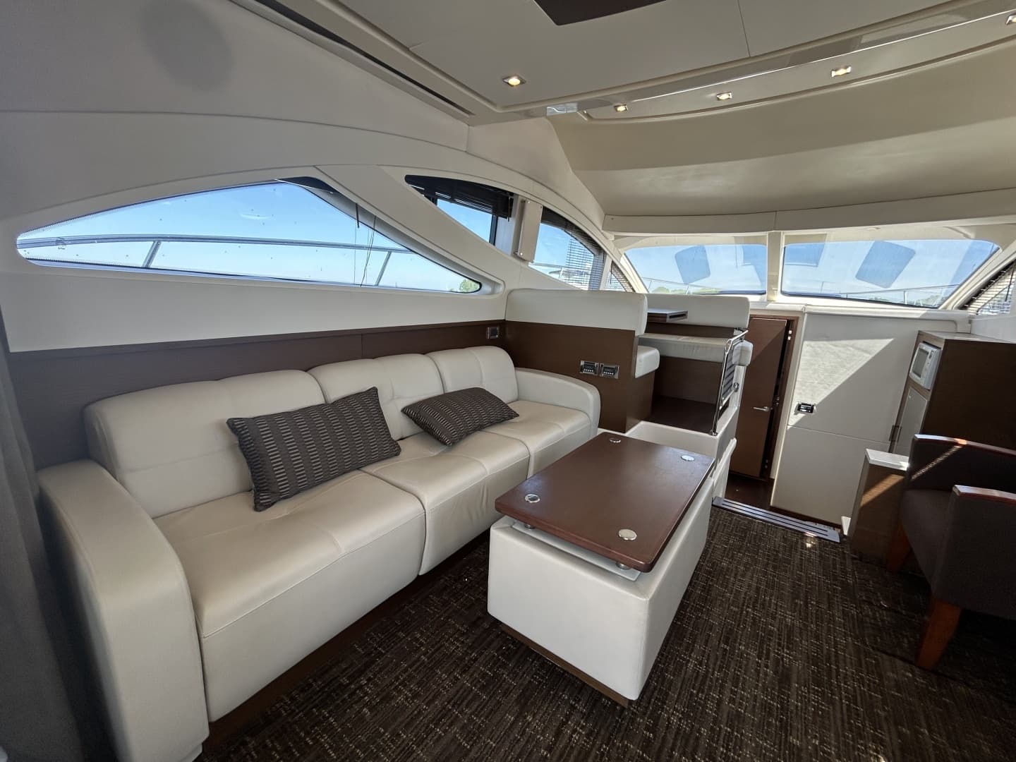 2012 Sea Ray 450 Sedan Bridge - Image 11