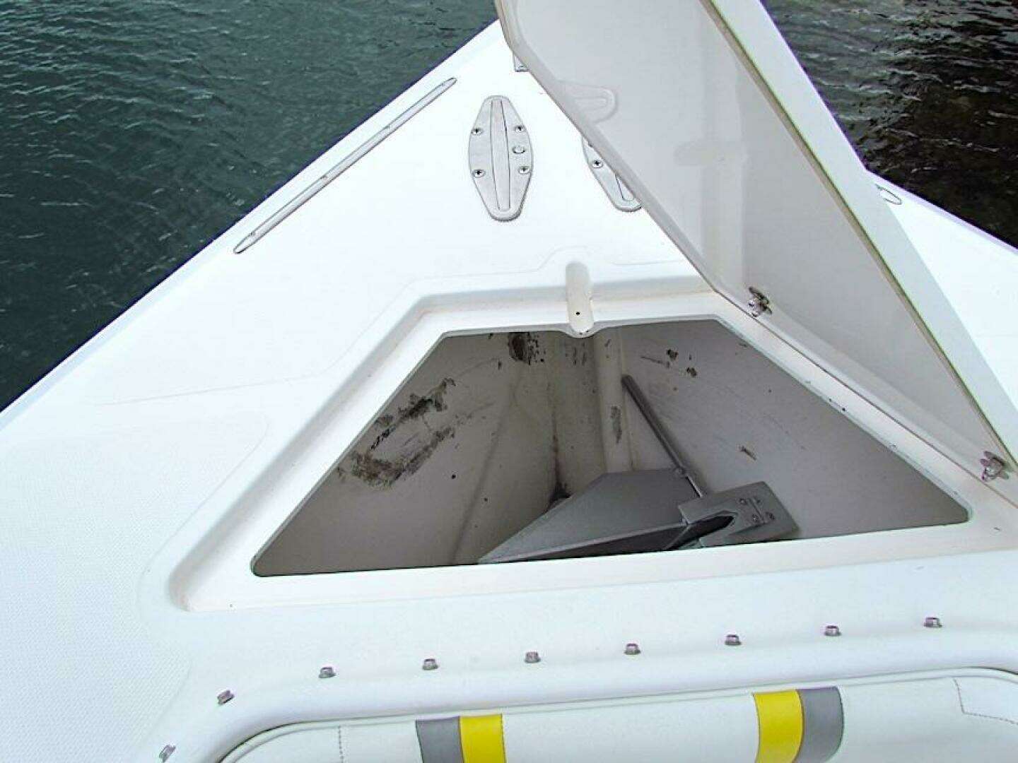 2005 Venture 34 - Image 7