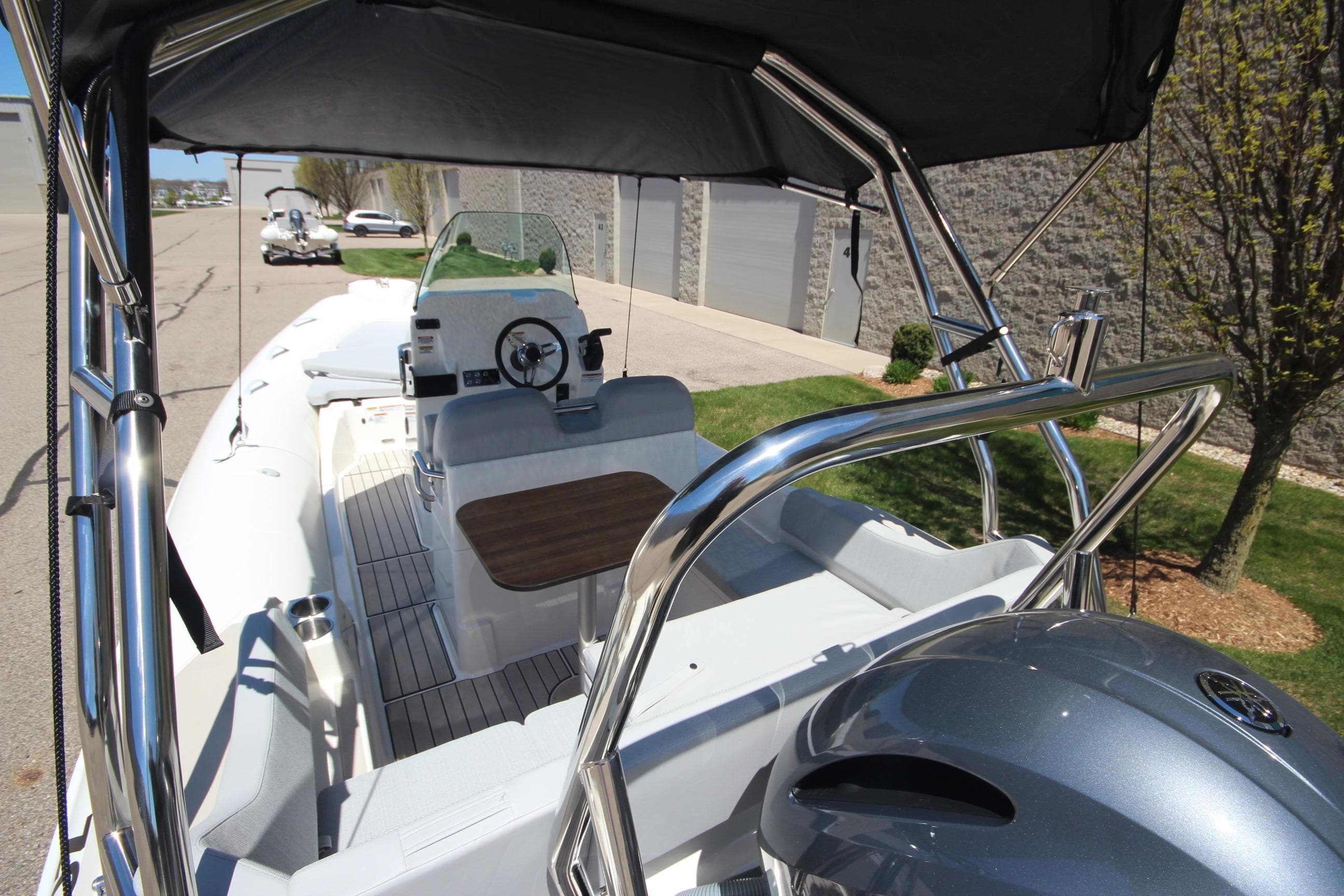 2025 Zodiac Medline 6.8 NEO boat with 200hp engine, featuring sleek design and modern amenities.