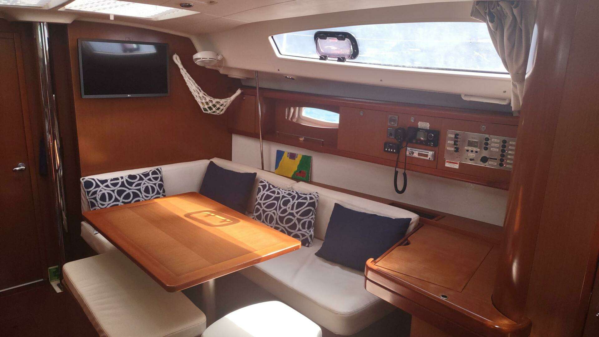 2011 Beneteau Oceanis 43 - Image 8