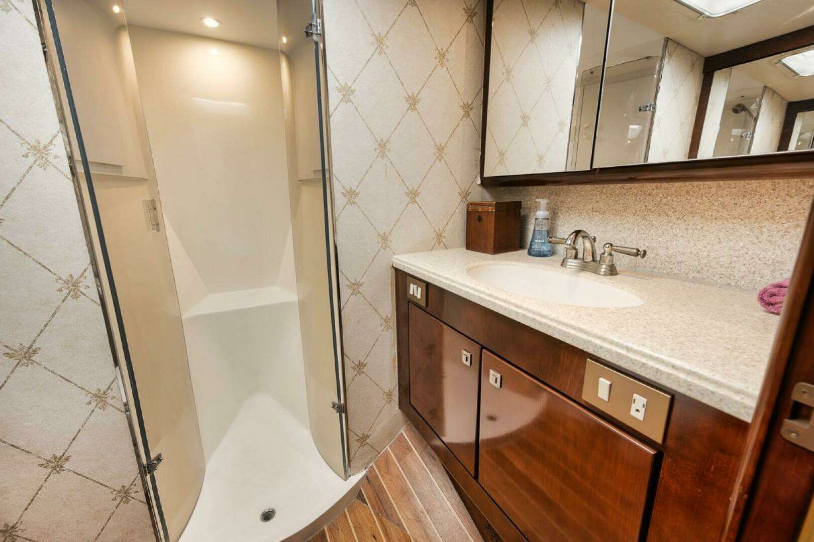 2005 Ocean 73 Super Sport - Image 17