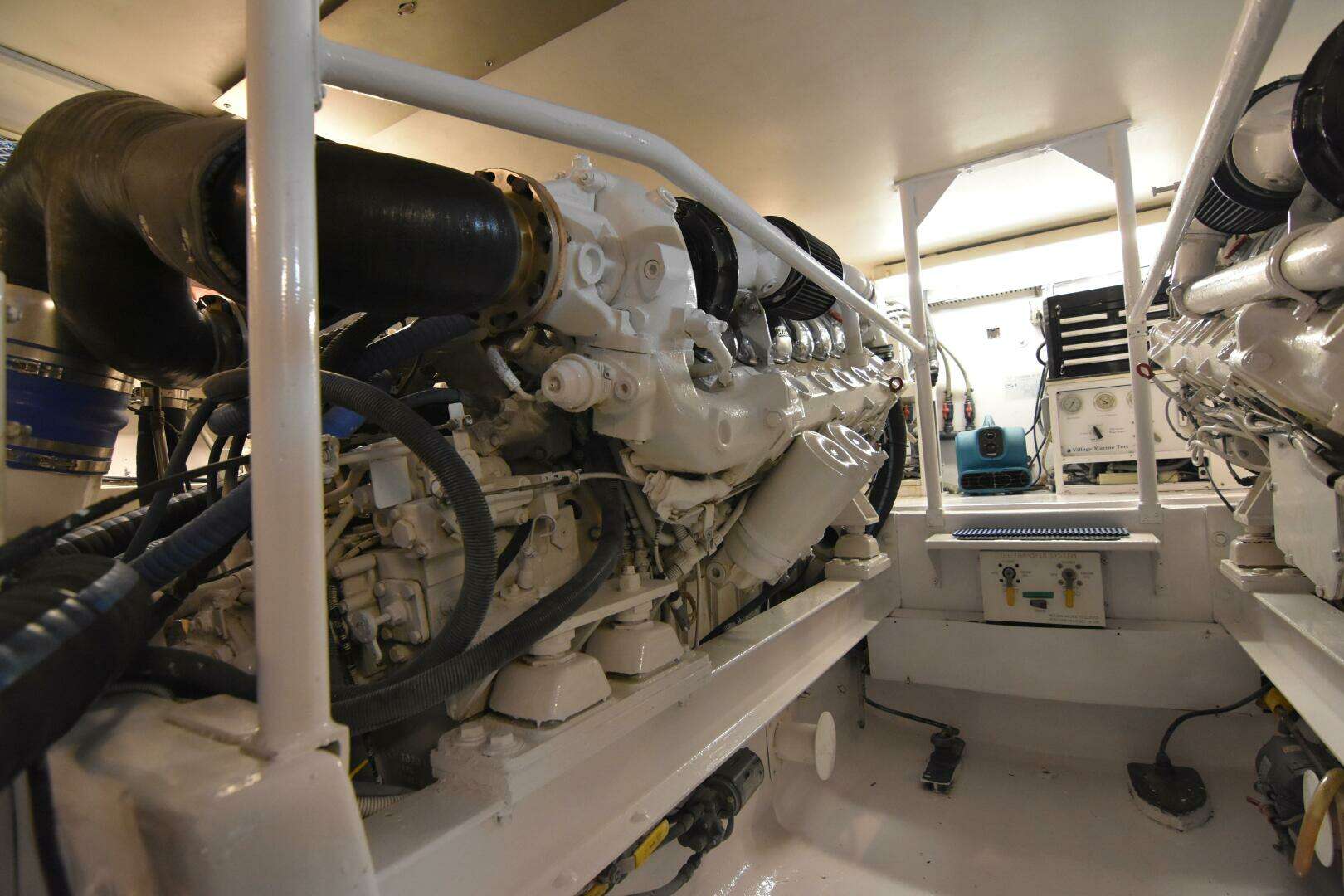 1999 Viking 58 Convertible - Image 38