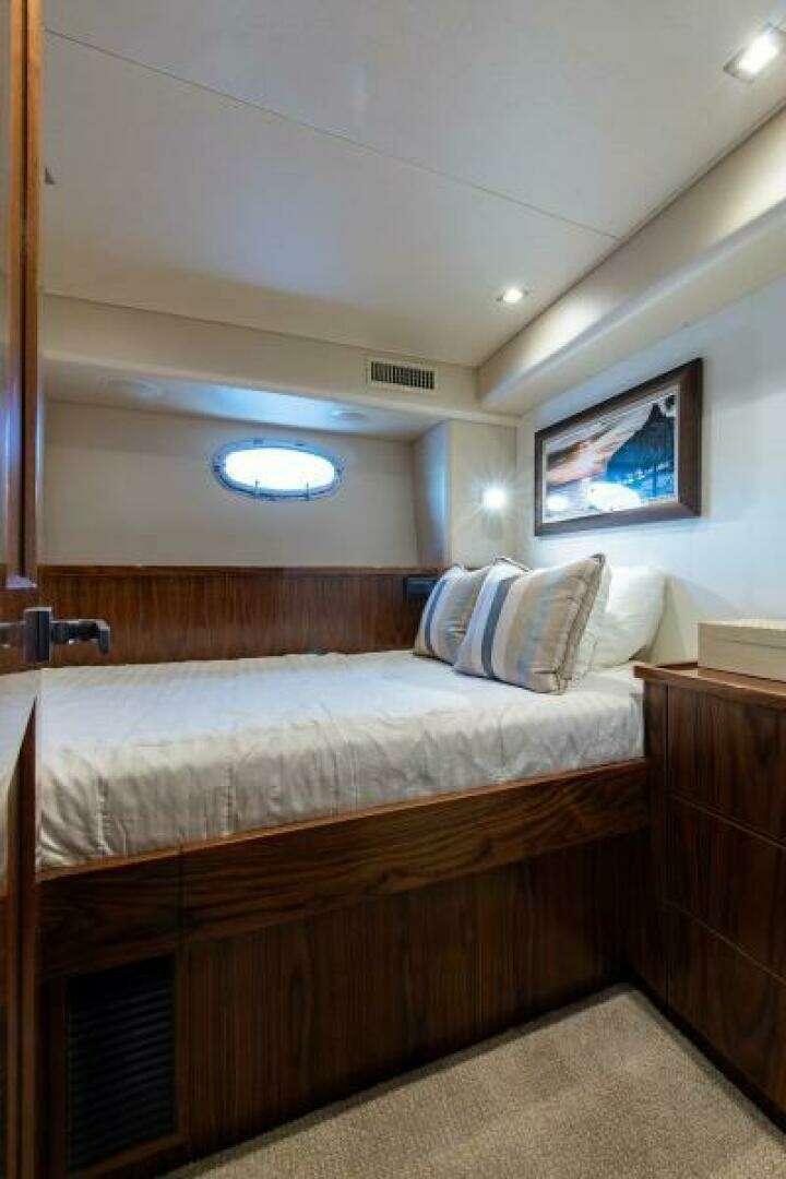 2018 Viking Enclosed Flybridge - Image 77