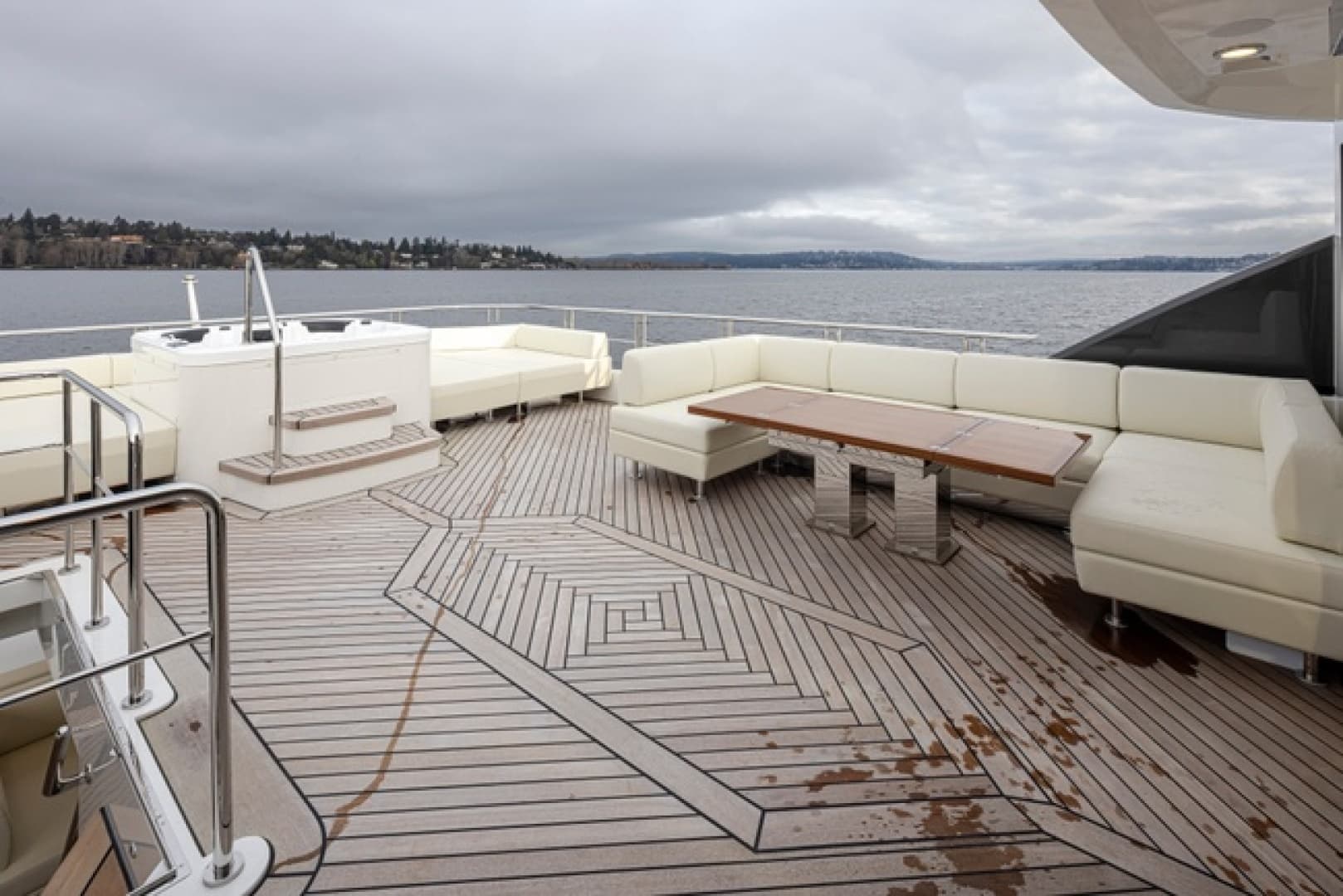 2027 Ocean Alexander 27R - Image 6
