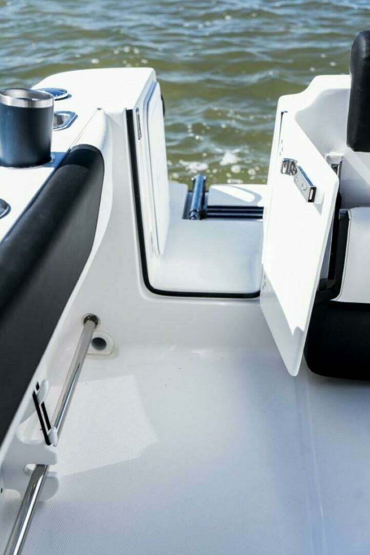 2025 Edgewater 208CC - Image 28