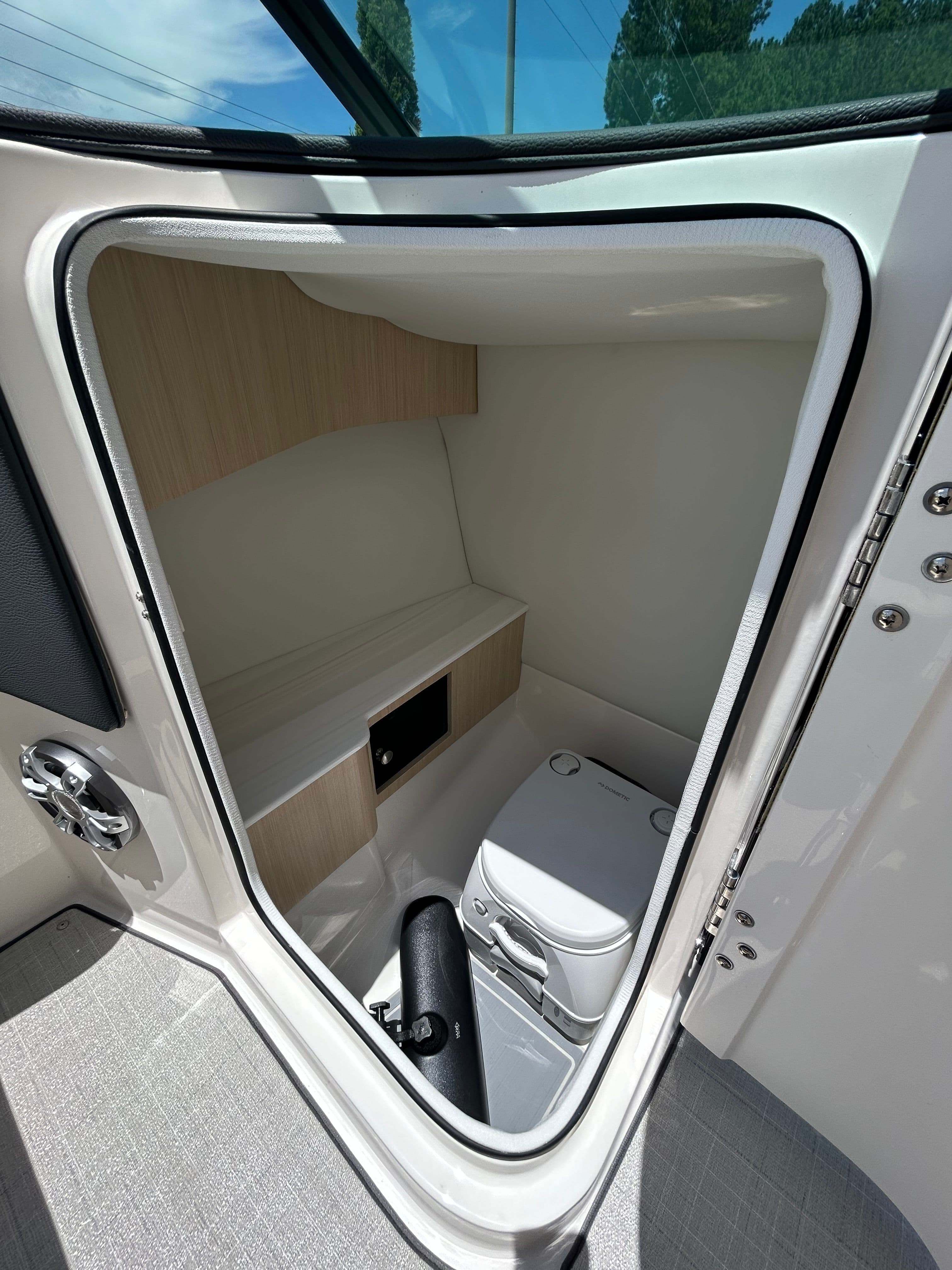 2025 REGAL LS6 SURF - Image 10