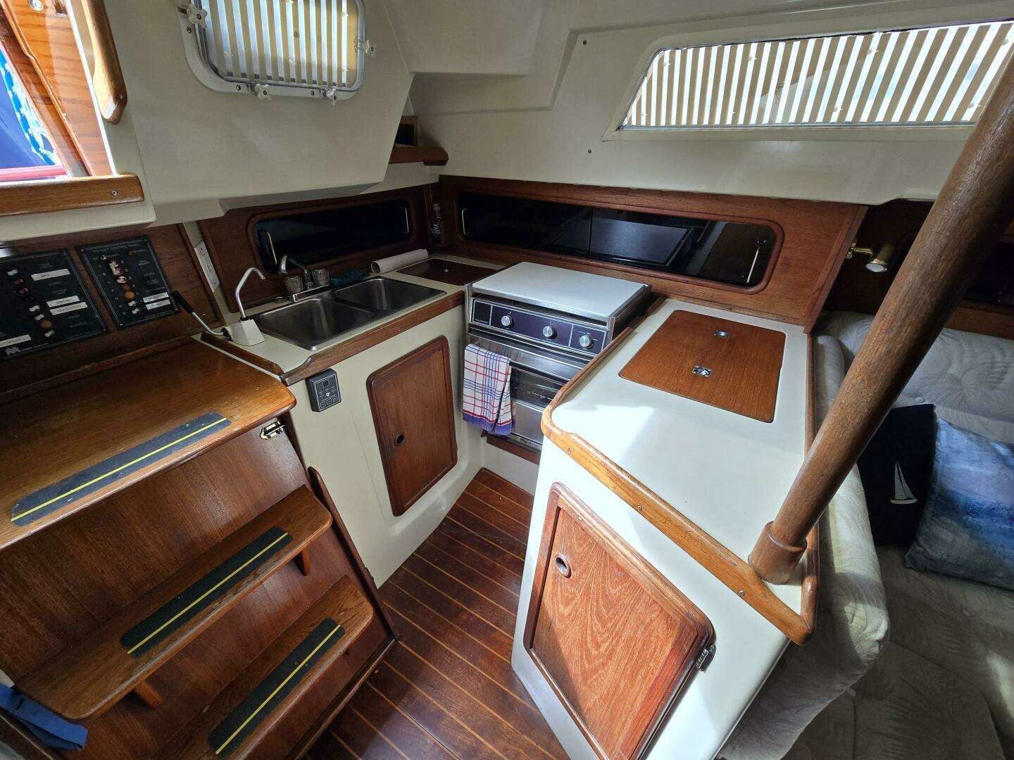 1985 Mirage — - Image 6