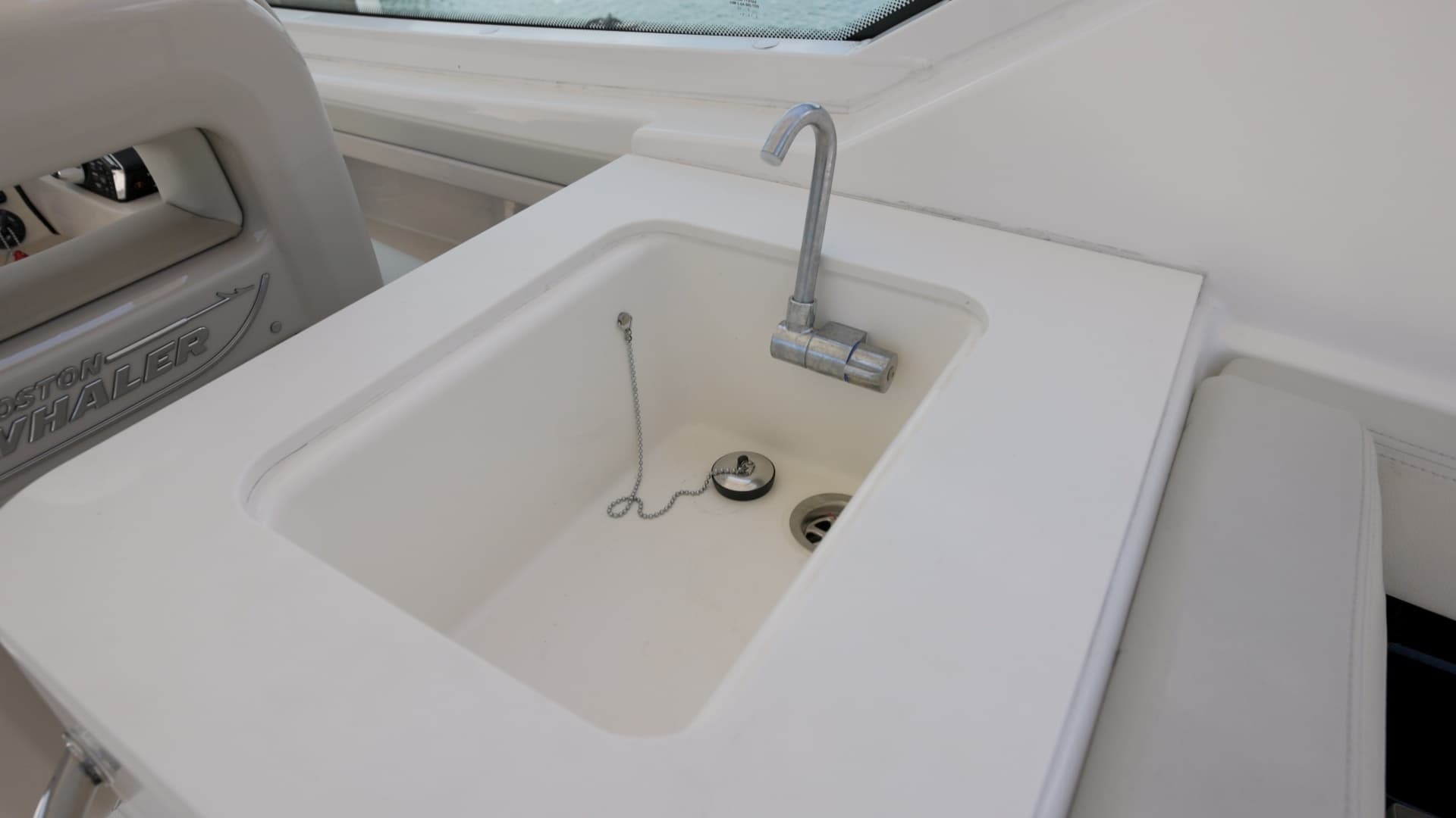 2024 Boston Whaler 280 Vantage - Image 13