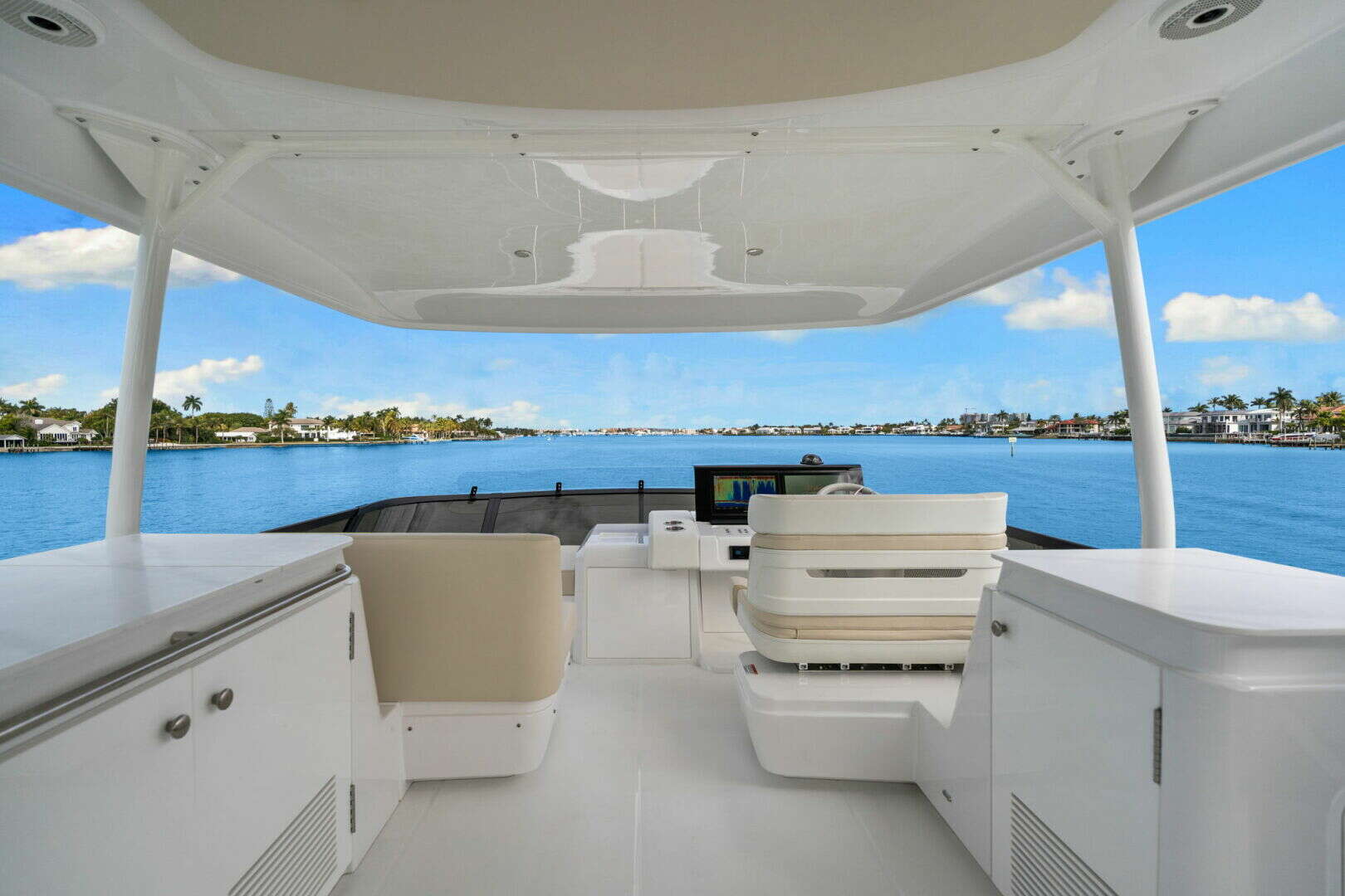 2026 Cruisers Yachts 57 FLY - Image 56