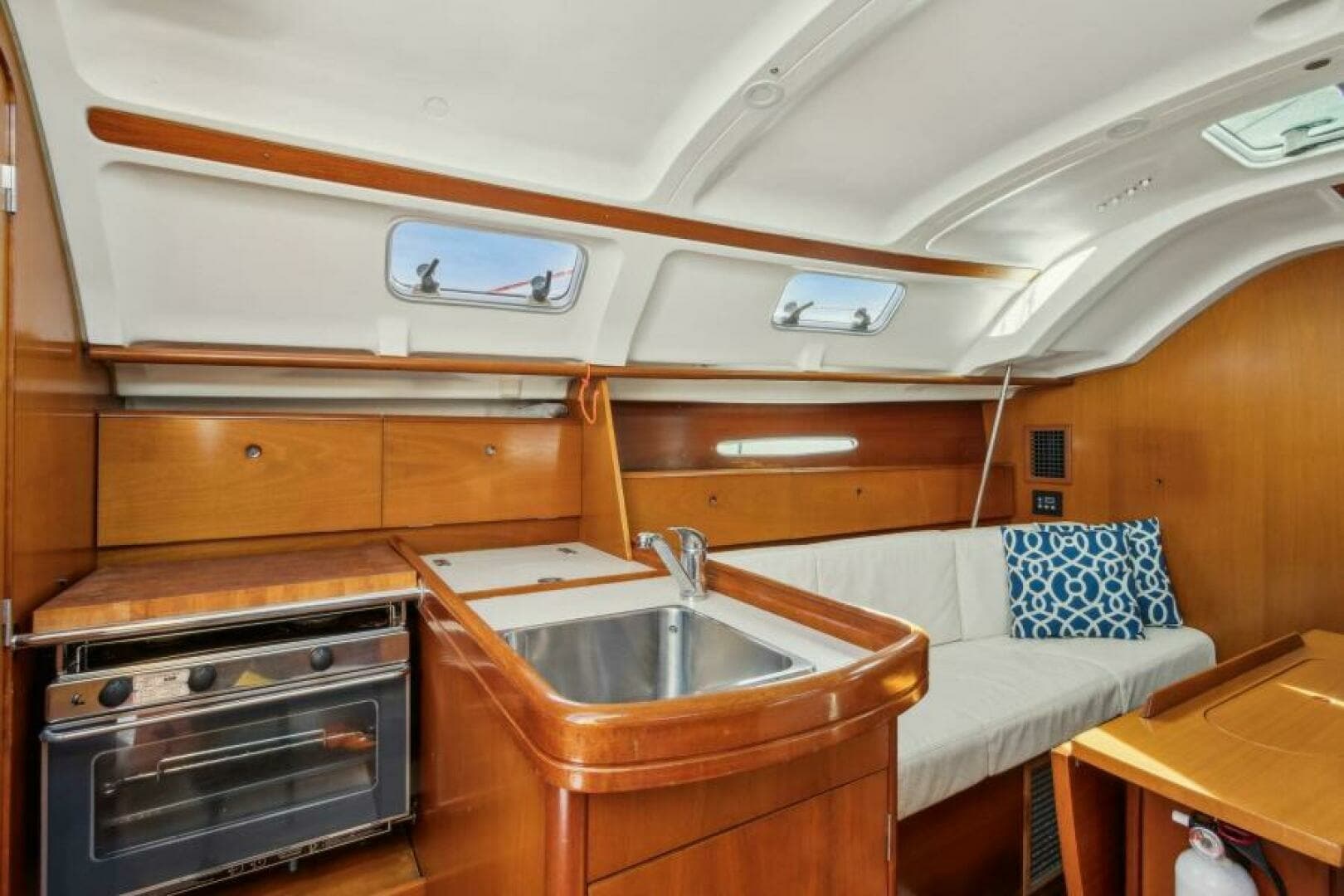 2001 Beneteau First 33.7 - Image 20