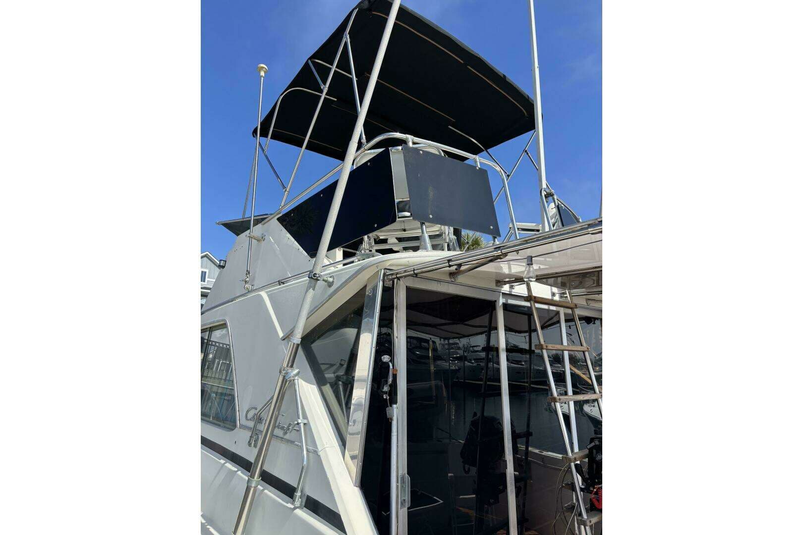 1969 Chris-Craft 35 Commander - Image 12