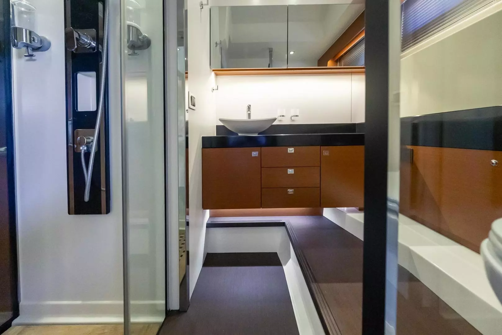 2016 Prestige 550 S - Image 36