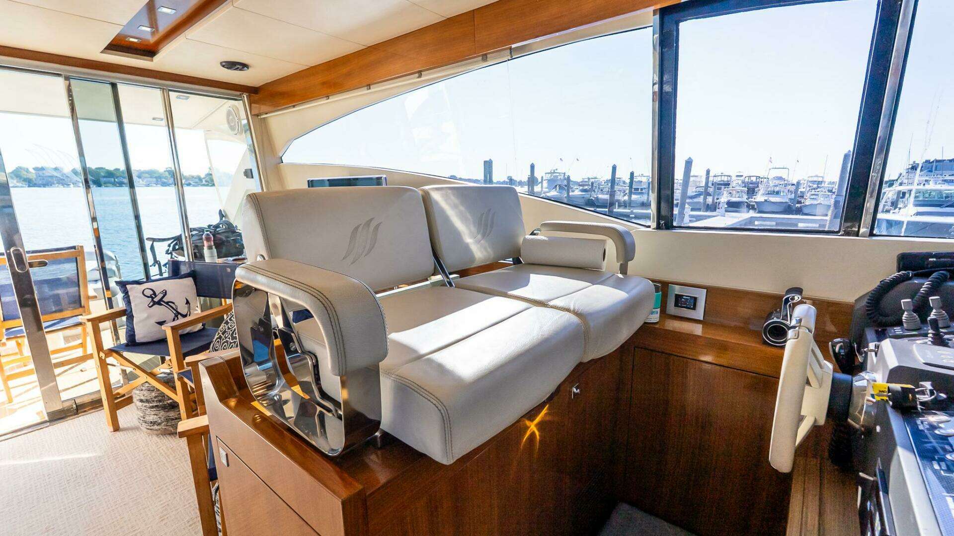 2011 Uniesse 55S - Image 23