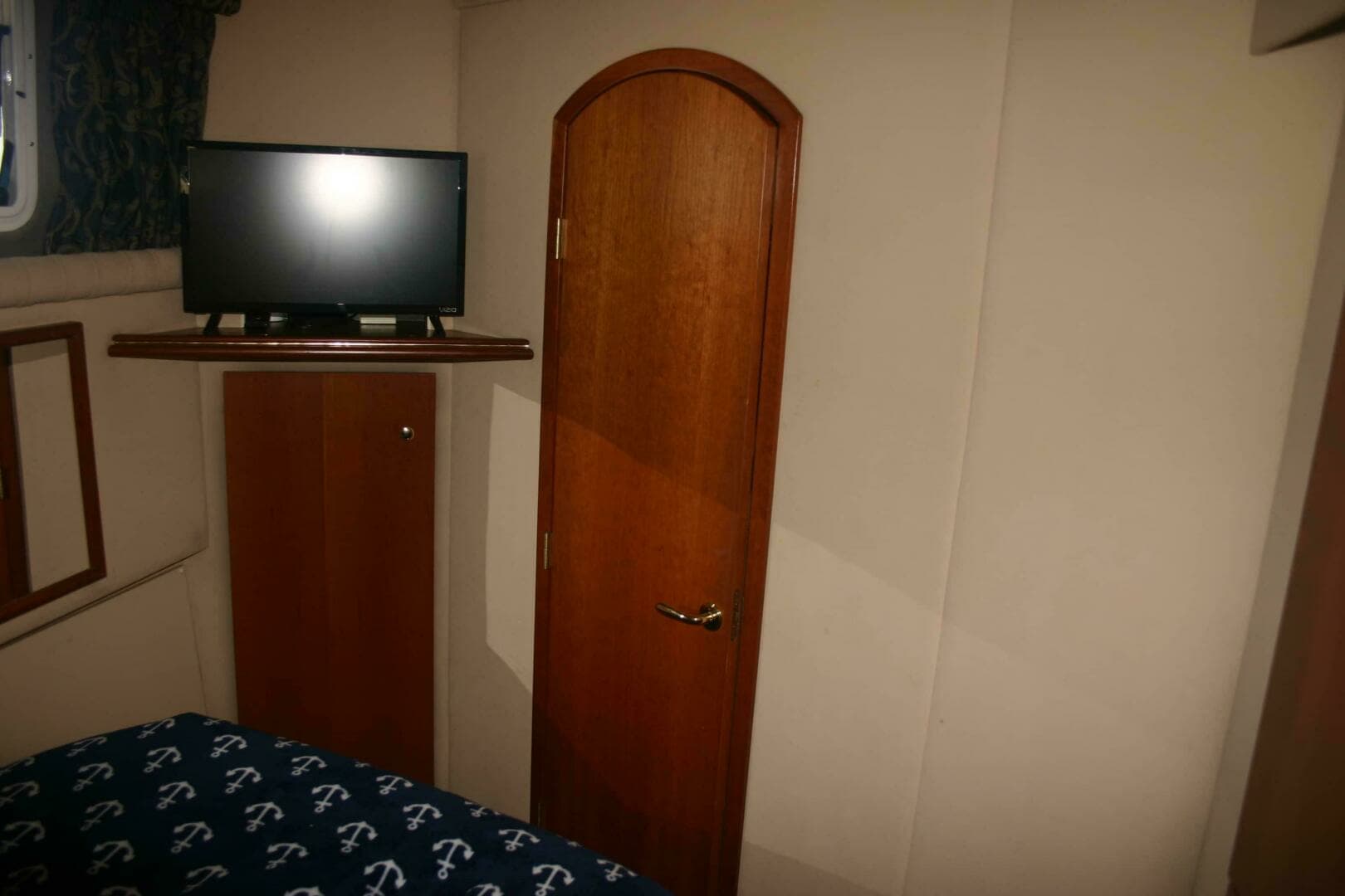 2001 Cruisers Yachts 3750 Motor Yacht - Image 7
