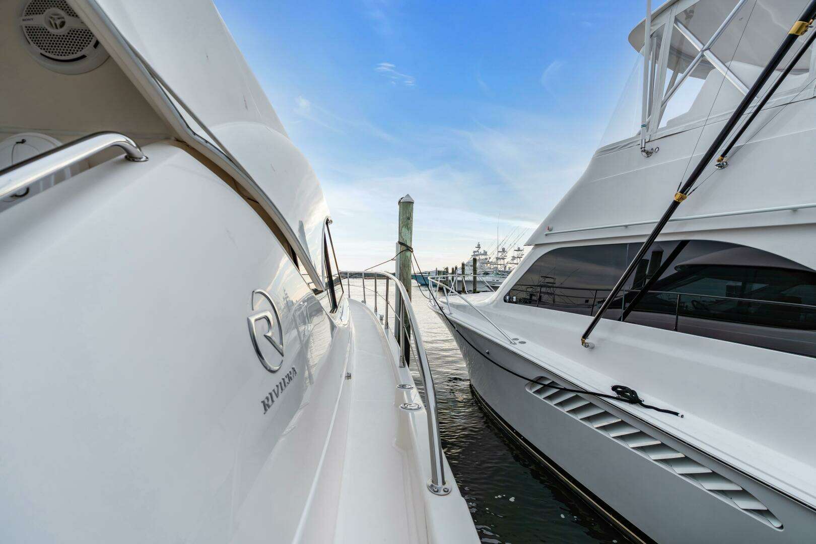 2014 Riviera 44 Sport Yacht - Image 32