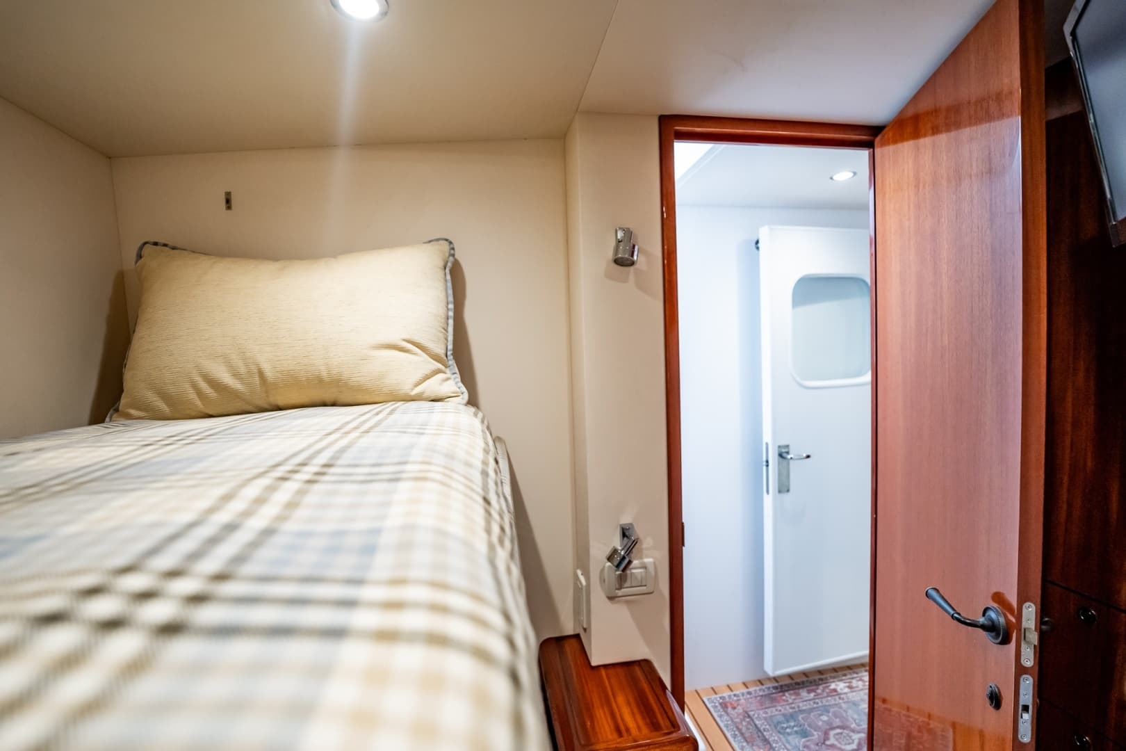 2012 Hatteras — - Image 129