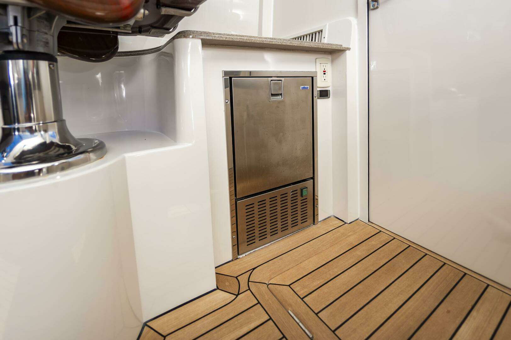 2014 Jupiter 41 Sport Bridge - Image 24