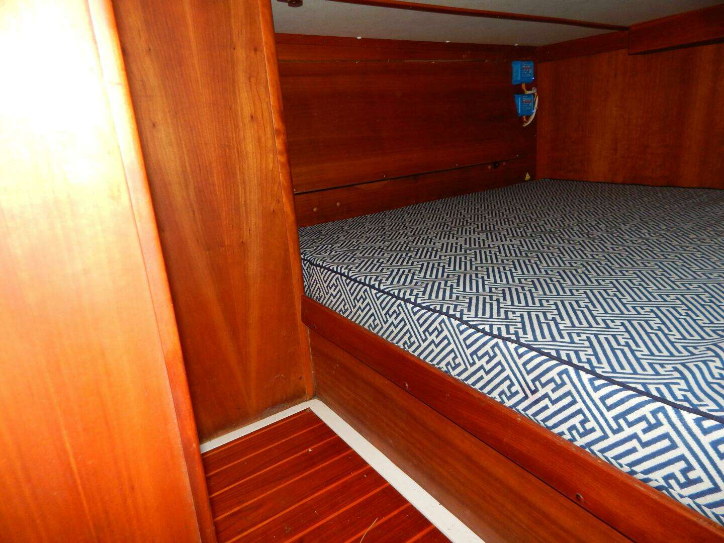 1998 Freedom 40/40 - Image 23