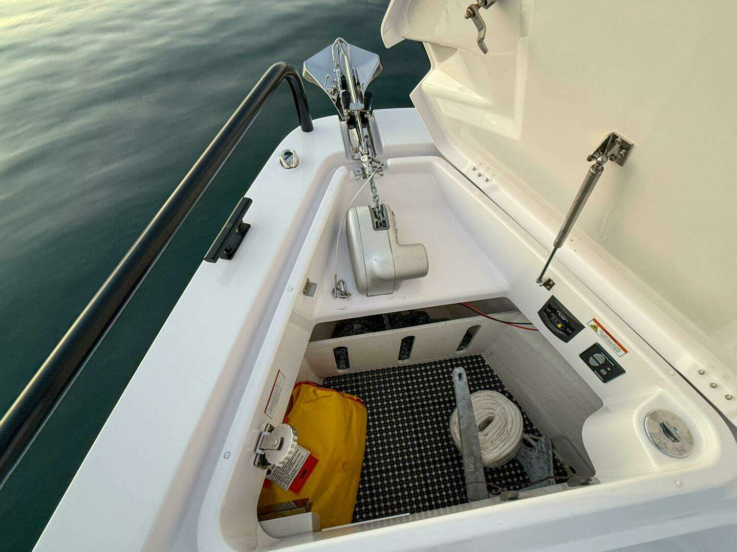 2022 Axopar 37 XC Cross Cabin - Image 21