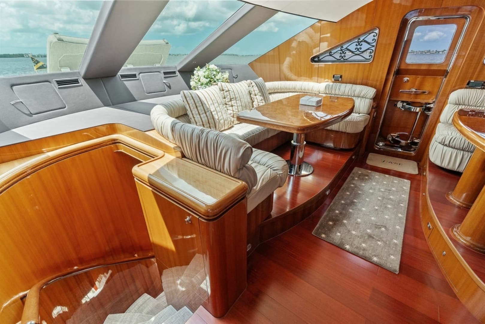 2005 Horizon 82 - Image 38