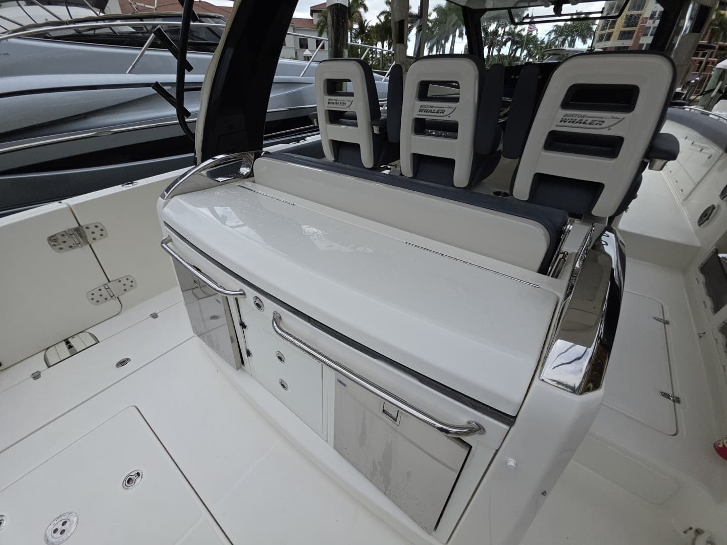 2021 Boston Whaler 420 Outrage - Image 64
