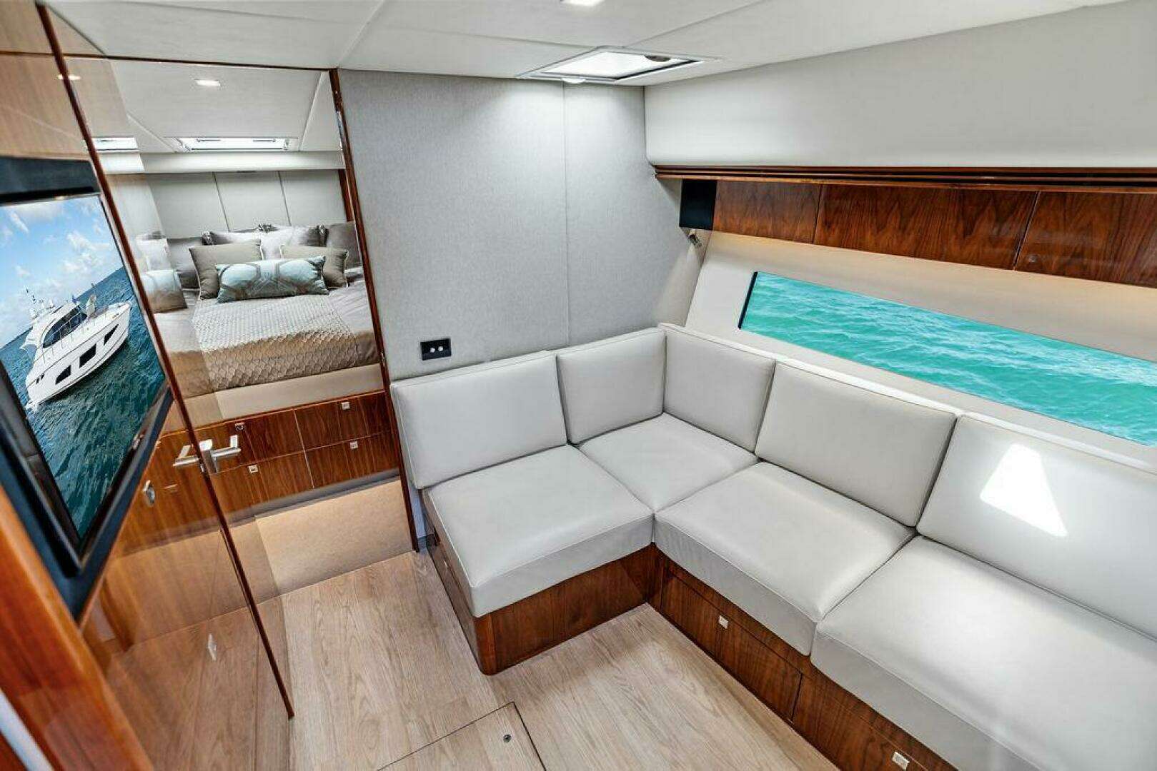 2018 Riviera 4800 Sport Yacht - Image 24