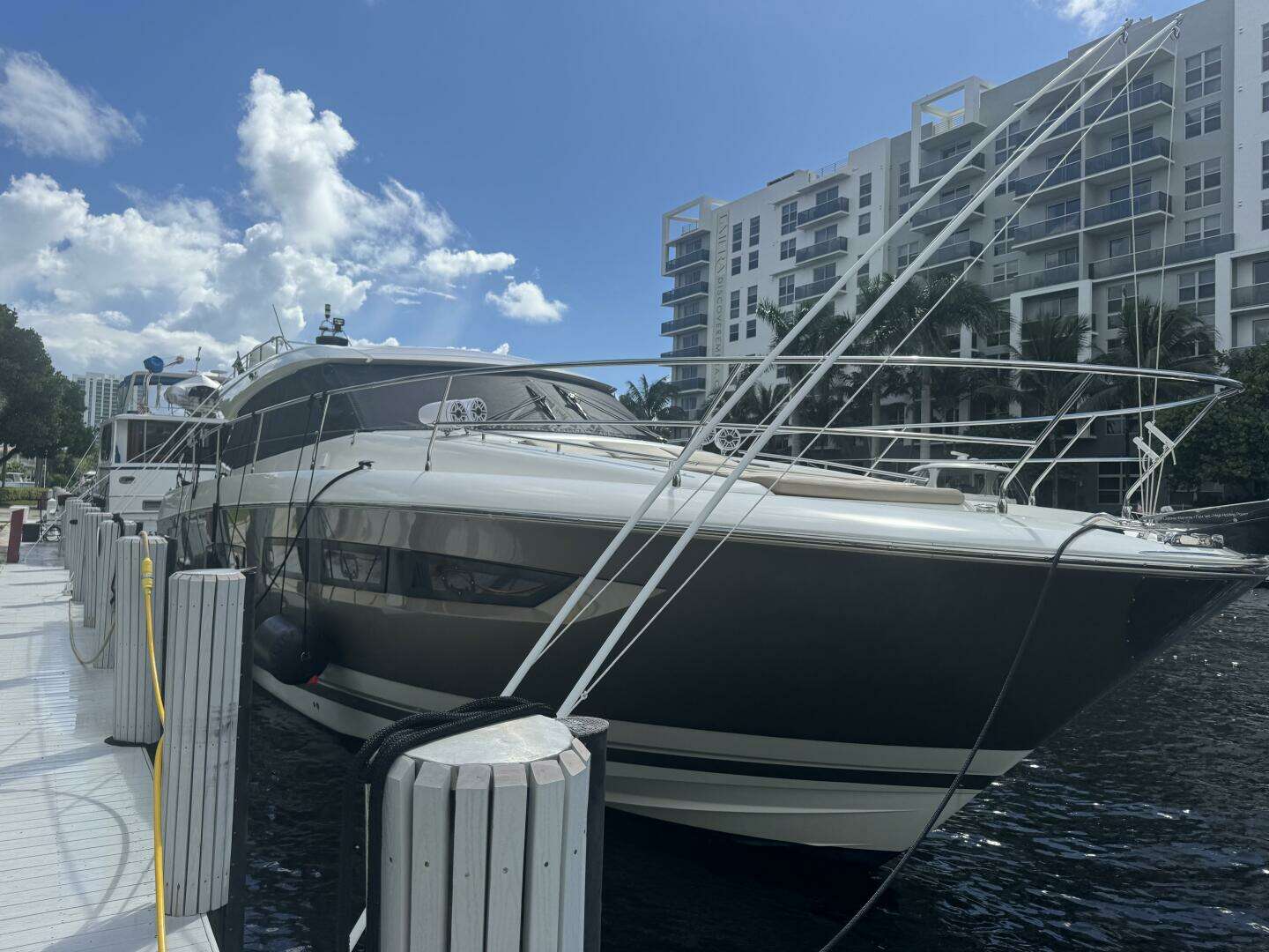 2013 Prestige 550S - Image 4
