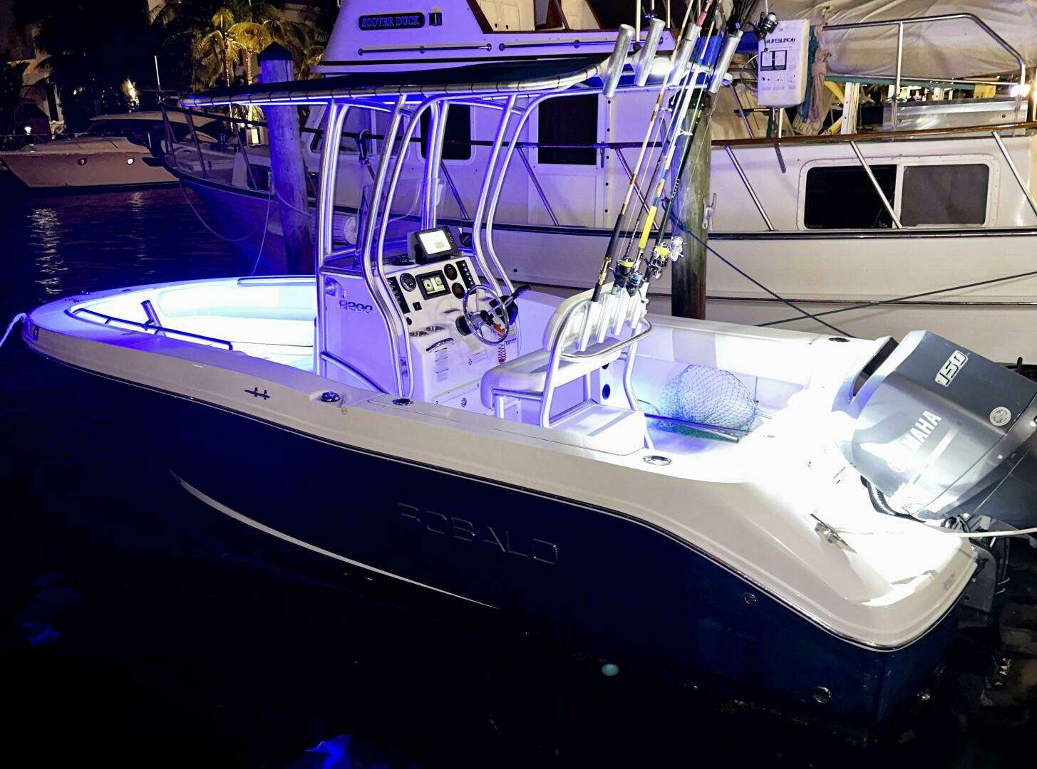 2015 Robalo R200 - Image 14