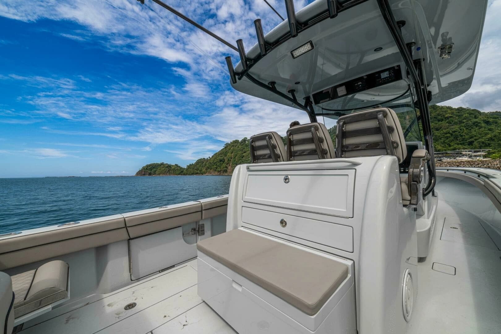 2024 Valhalla Boatworks V-33 - Image 21