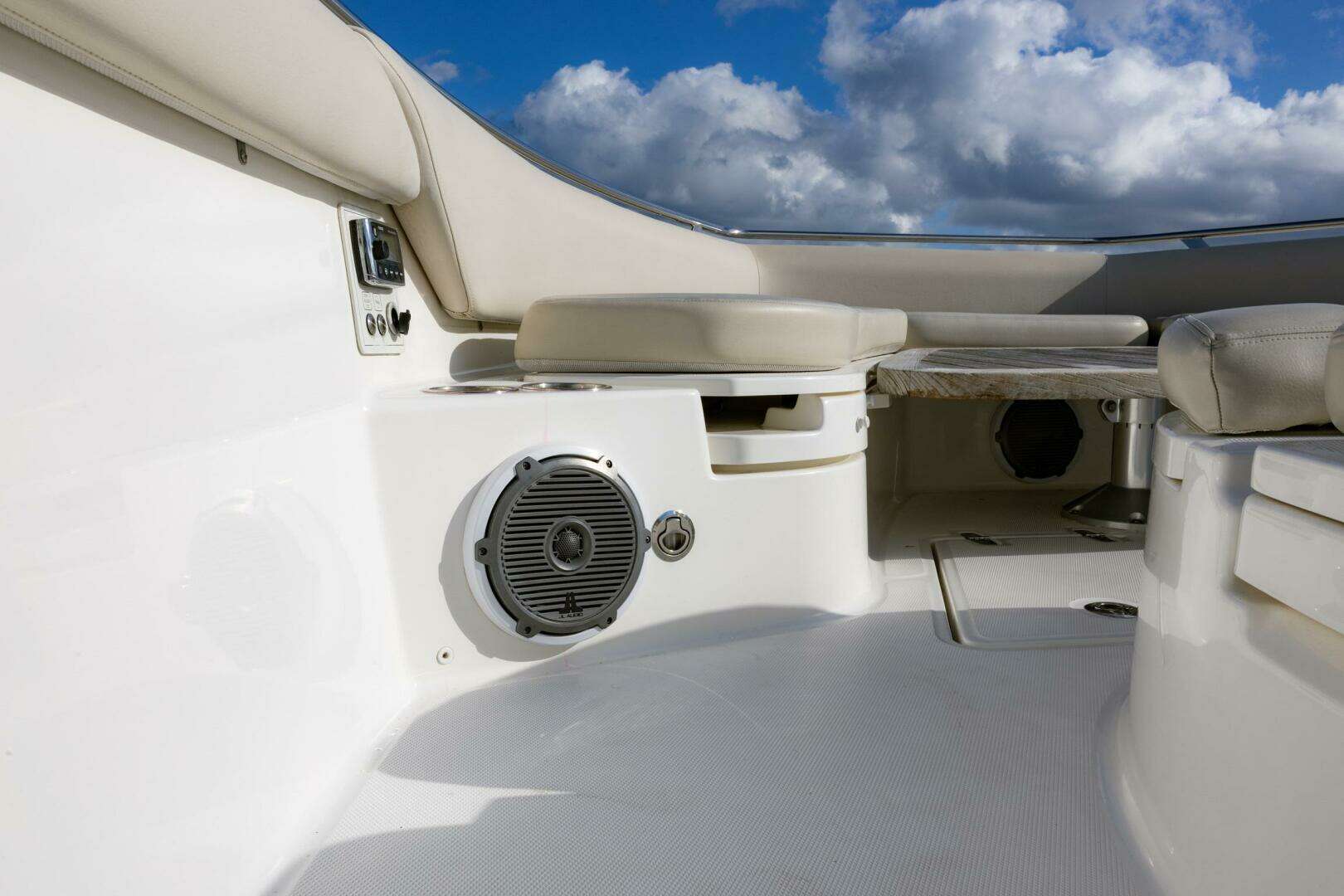 2017 Boston Whaler — - Image 14