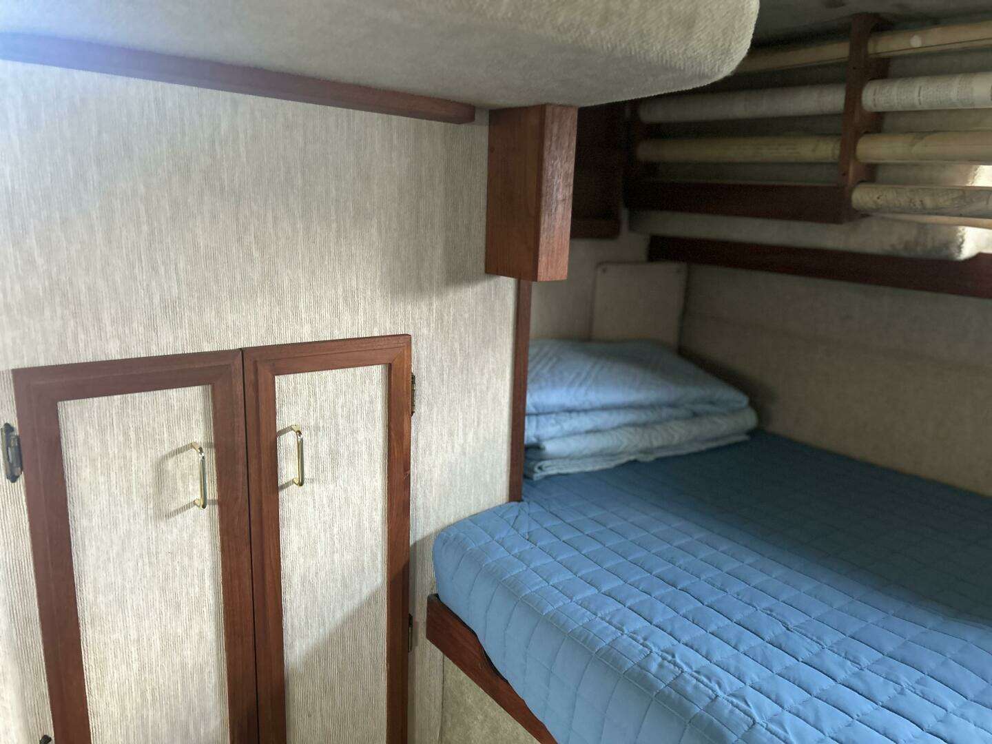 1985 Carver 3207 - Image 15