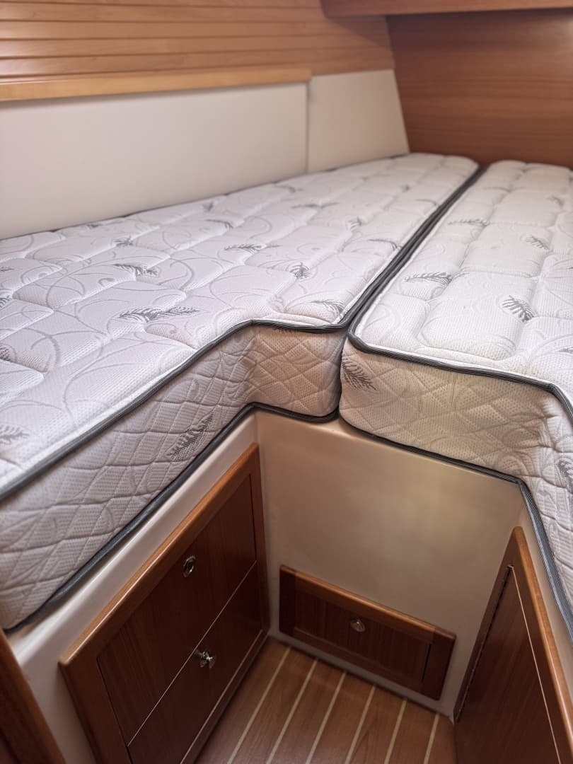 2019 Catalina 315 - Image 23