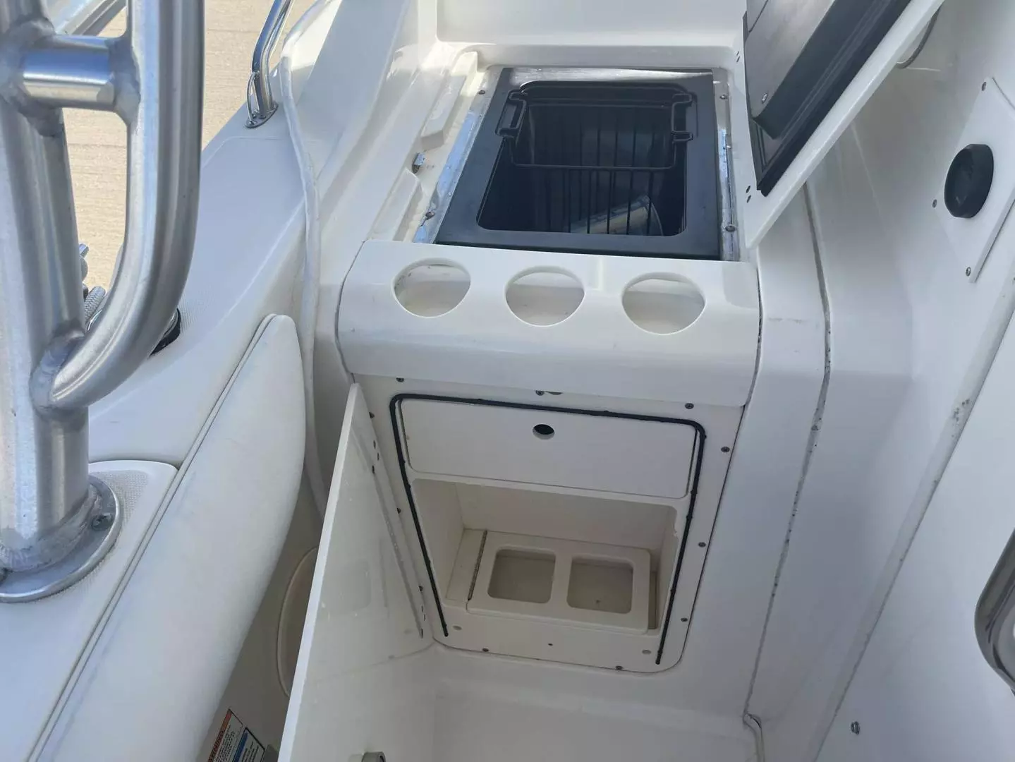 2008 Boston Whaler 320 Outrage Cuddy Cabin - Image 23