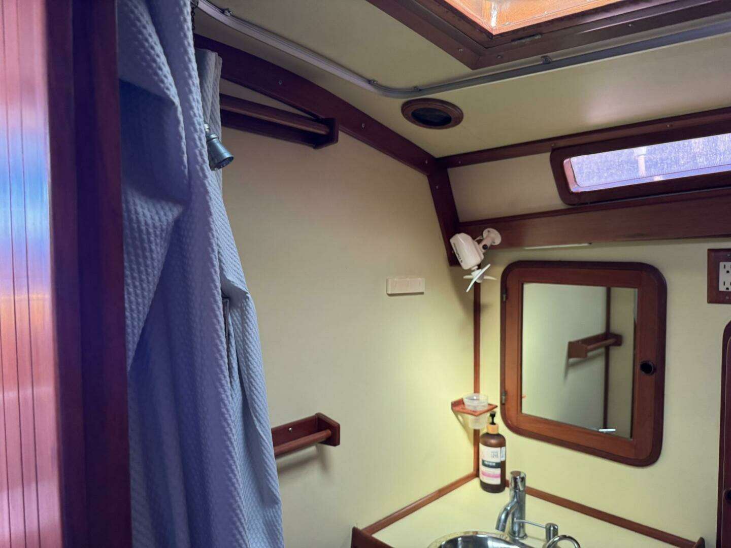 1987 Tayana 42 Vancover Aft Cabin - Image 85