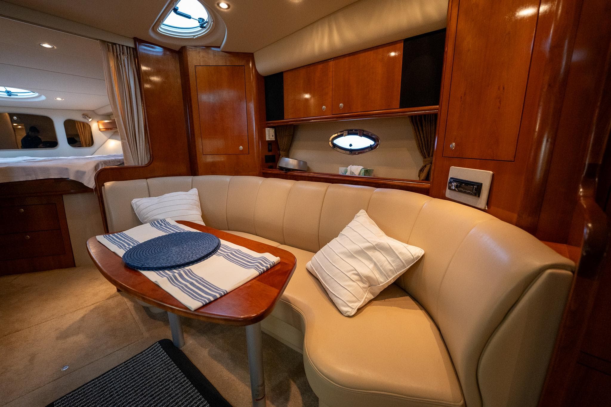2004 Cruisers Yachts 370 Express - 52