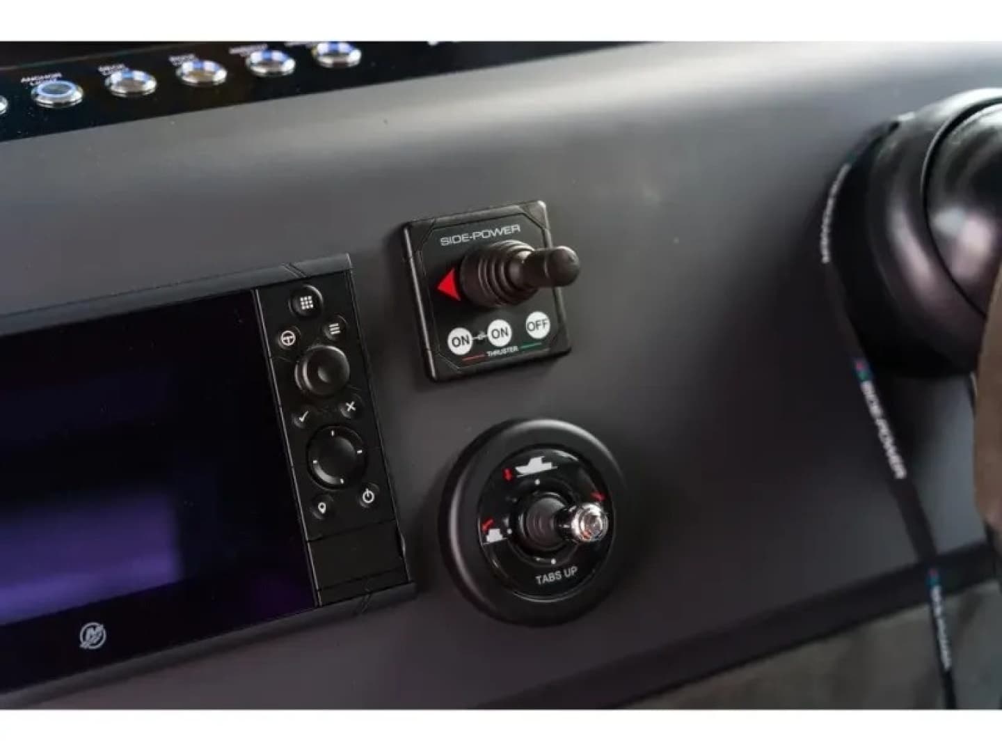2022 Axopar 37 XC CROSS CABIN - Image 38