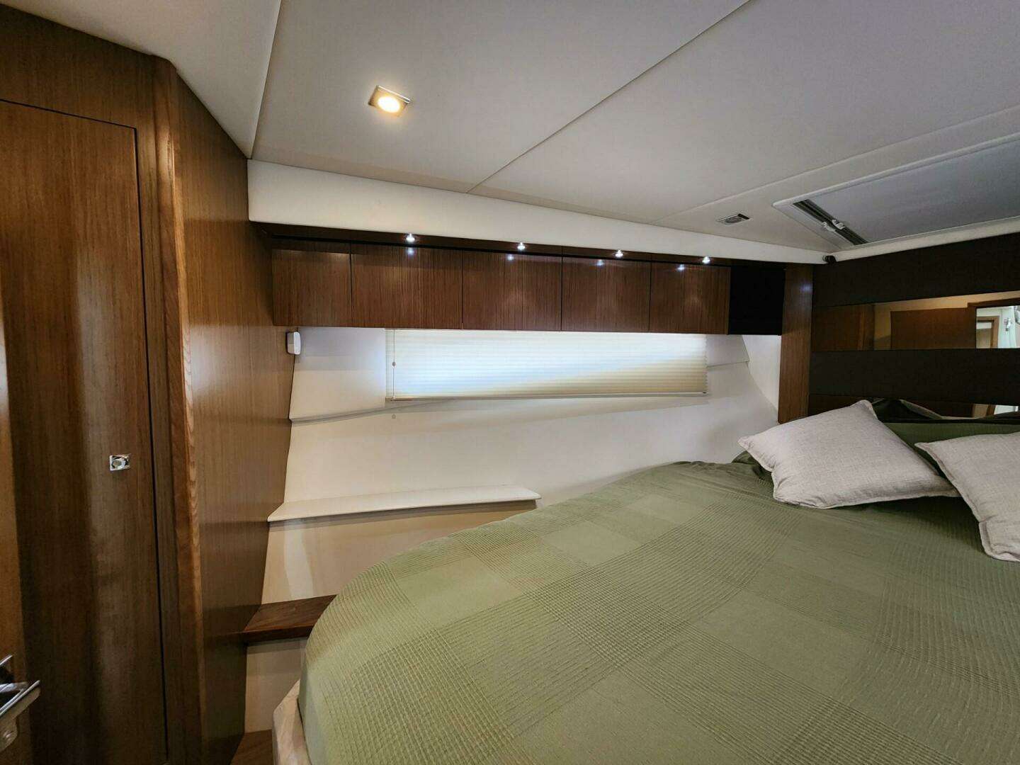 2016 Cruisers Yachts Cantius - Image 39