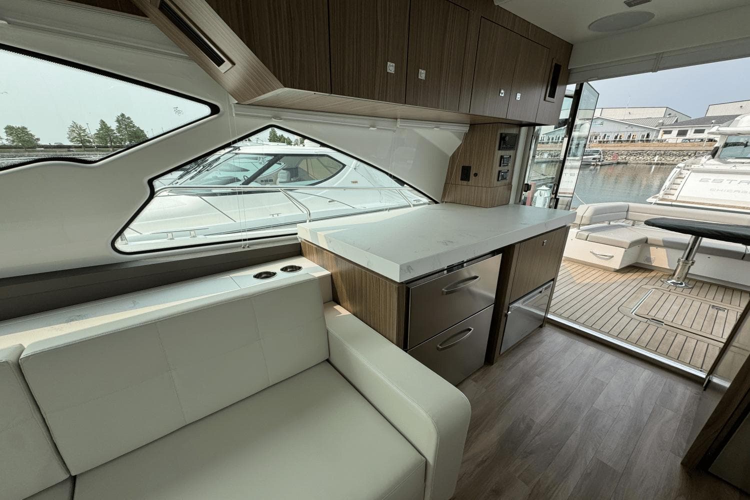 2025 Cruisers Yachts 60 Cantius - 25