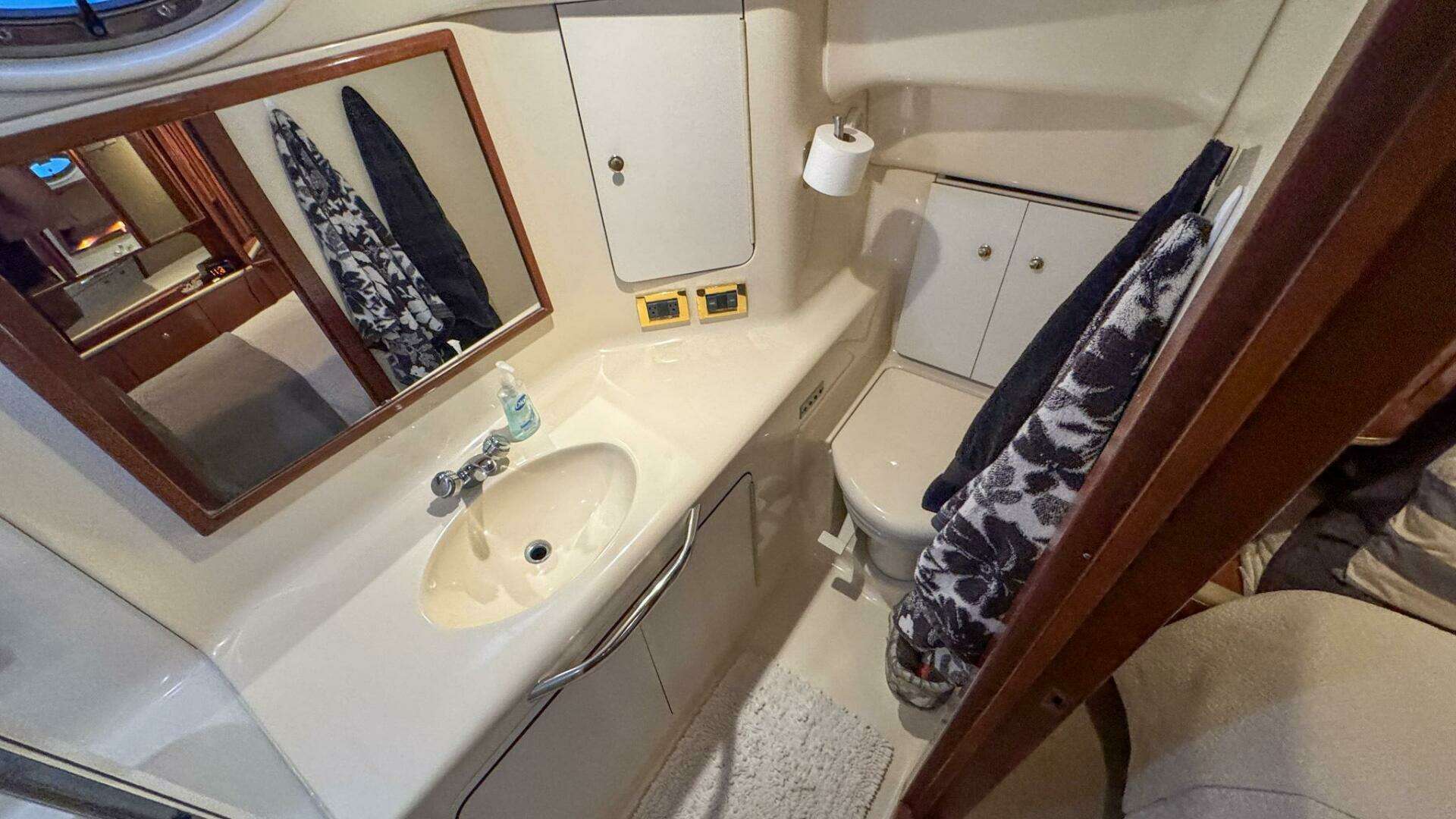 2000 Sea Ray 420 Aft Cabin - Image 38