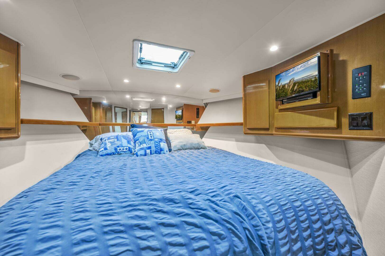 1999 Viking 58 Enclosed Flybridge - Image 35