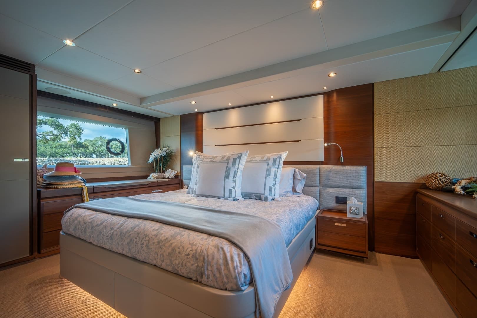 2017 Princess 68 Flybridge - Image 39