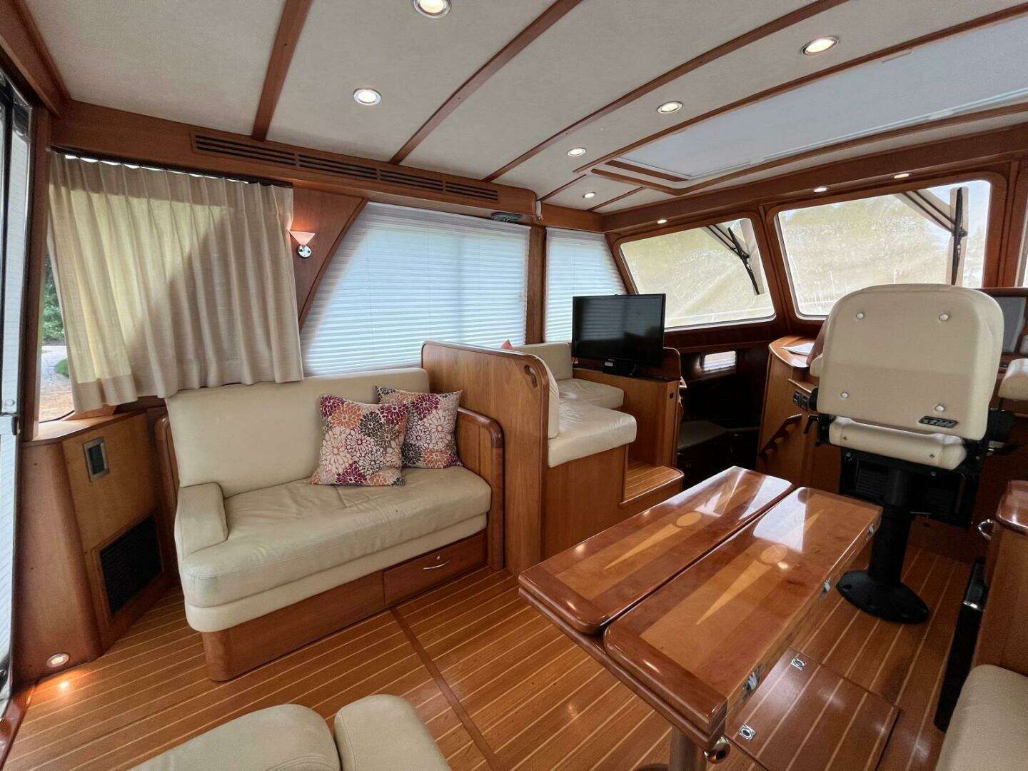 2013 Sabre 48 Salon Express - Image 6