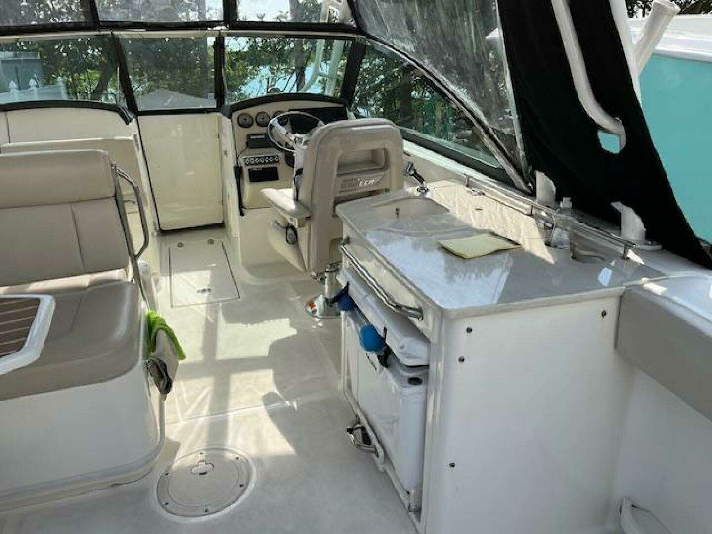 2018 Boston Whaler 270 Vantage - Image 30