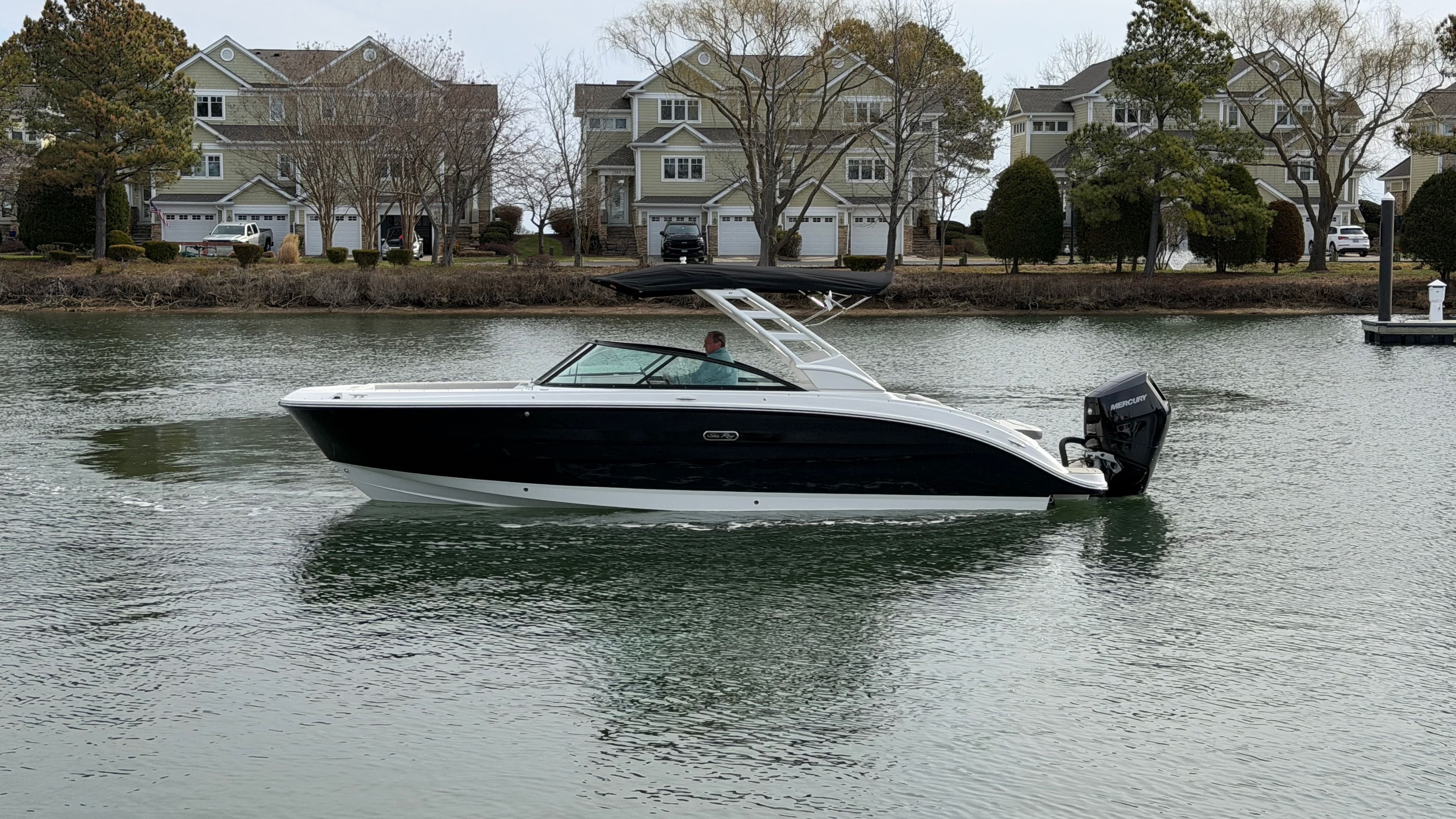 2026 Sea Ray SDX 270 Outboard - 5