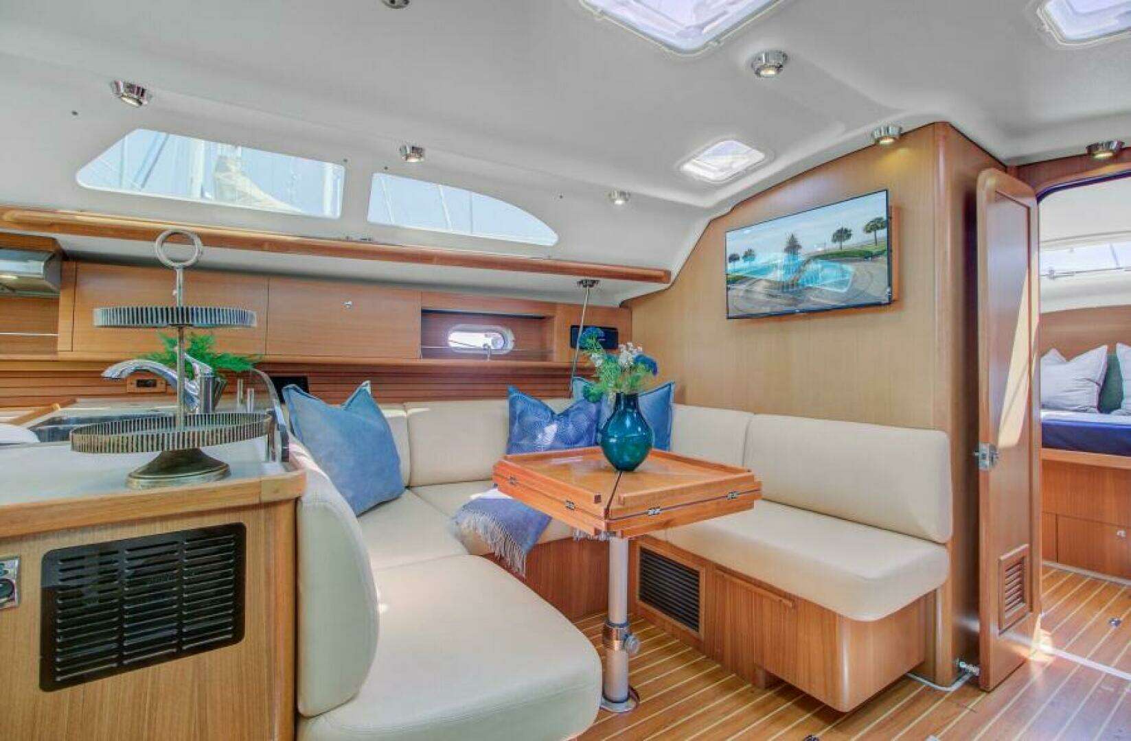 2011 Catalina 445 - Image 30