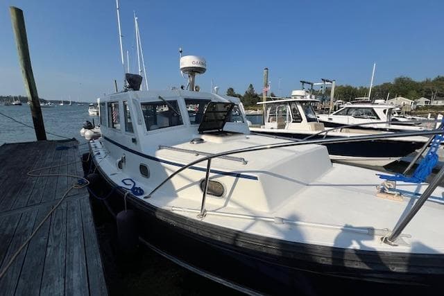 1988 Ellis HARDTOP CRUISER docked at marina, clear blue sky, calm waters.